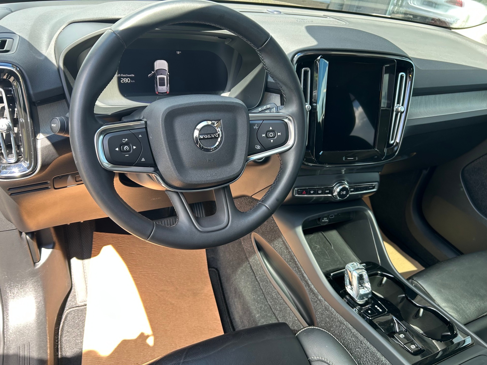 VOLVO XC40 B5 Benzin Mild Hybrid AWD Ultimate Bright Geartronic-image-9