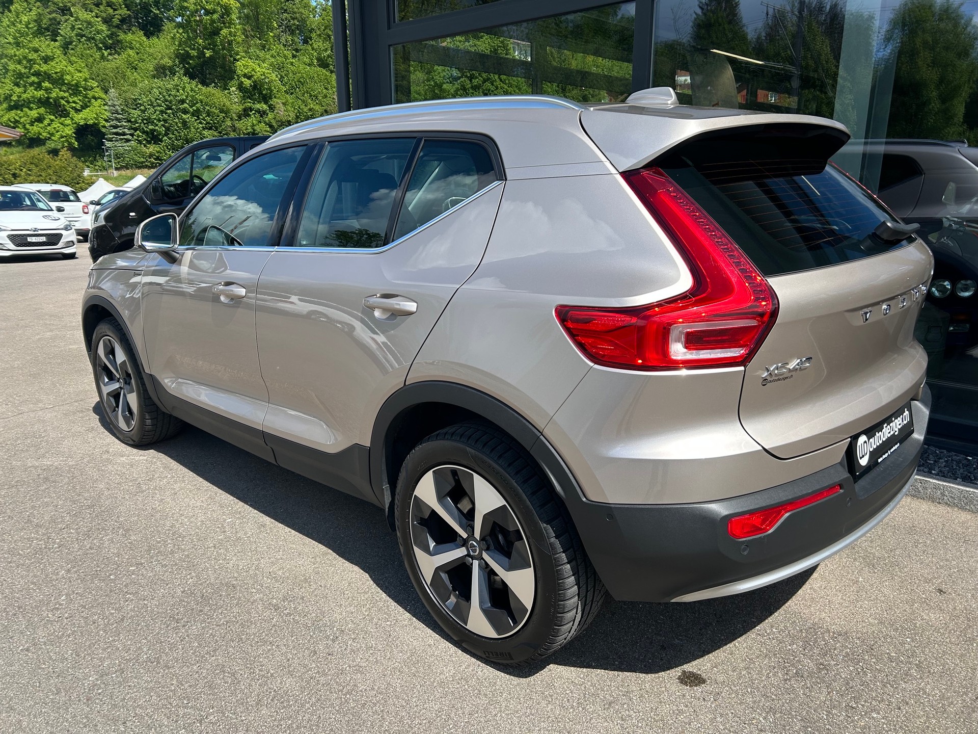 VOLVO XC40 B5 Benzin Mild Hybrid AWD Ultimate Bright Geartronic-image-4