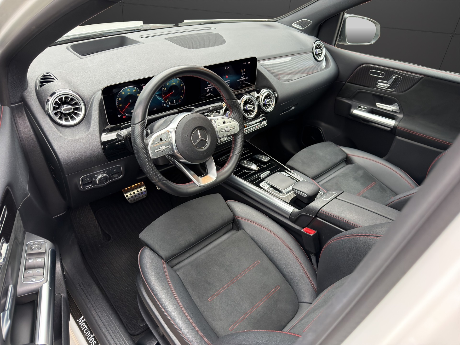 MERCEDES-BENZ B 250 4Matic AMG Line Panorama Dach-image-11