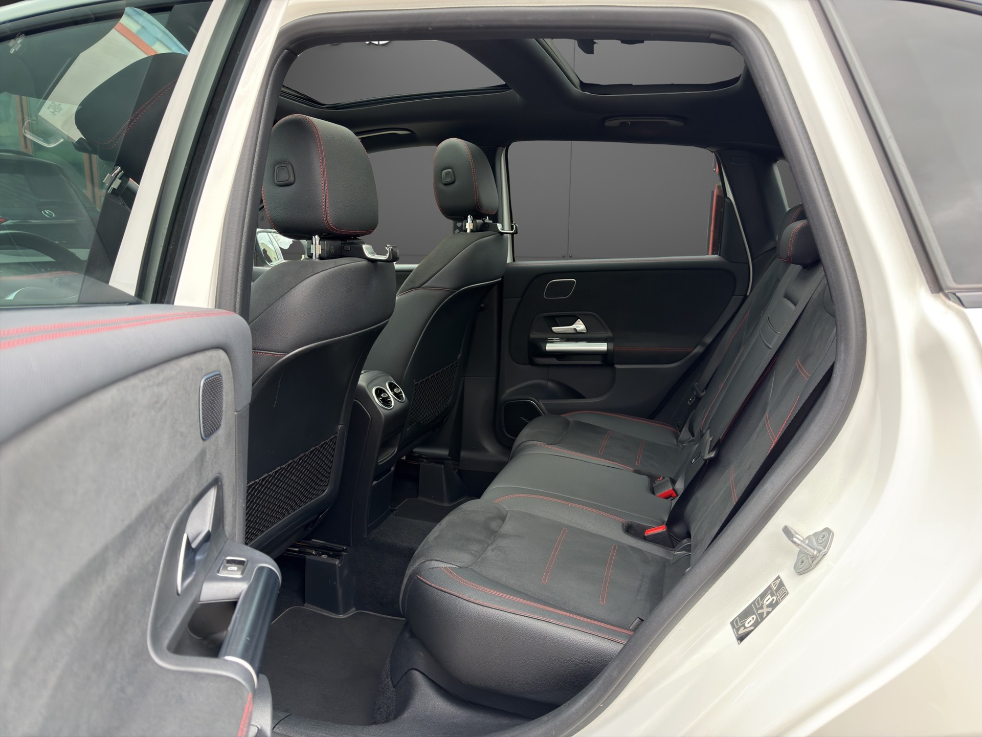 MERCEDES-BENZ B 250 4Matic AMG Line Panorama Dach-image-12