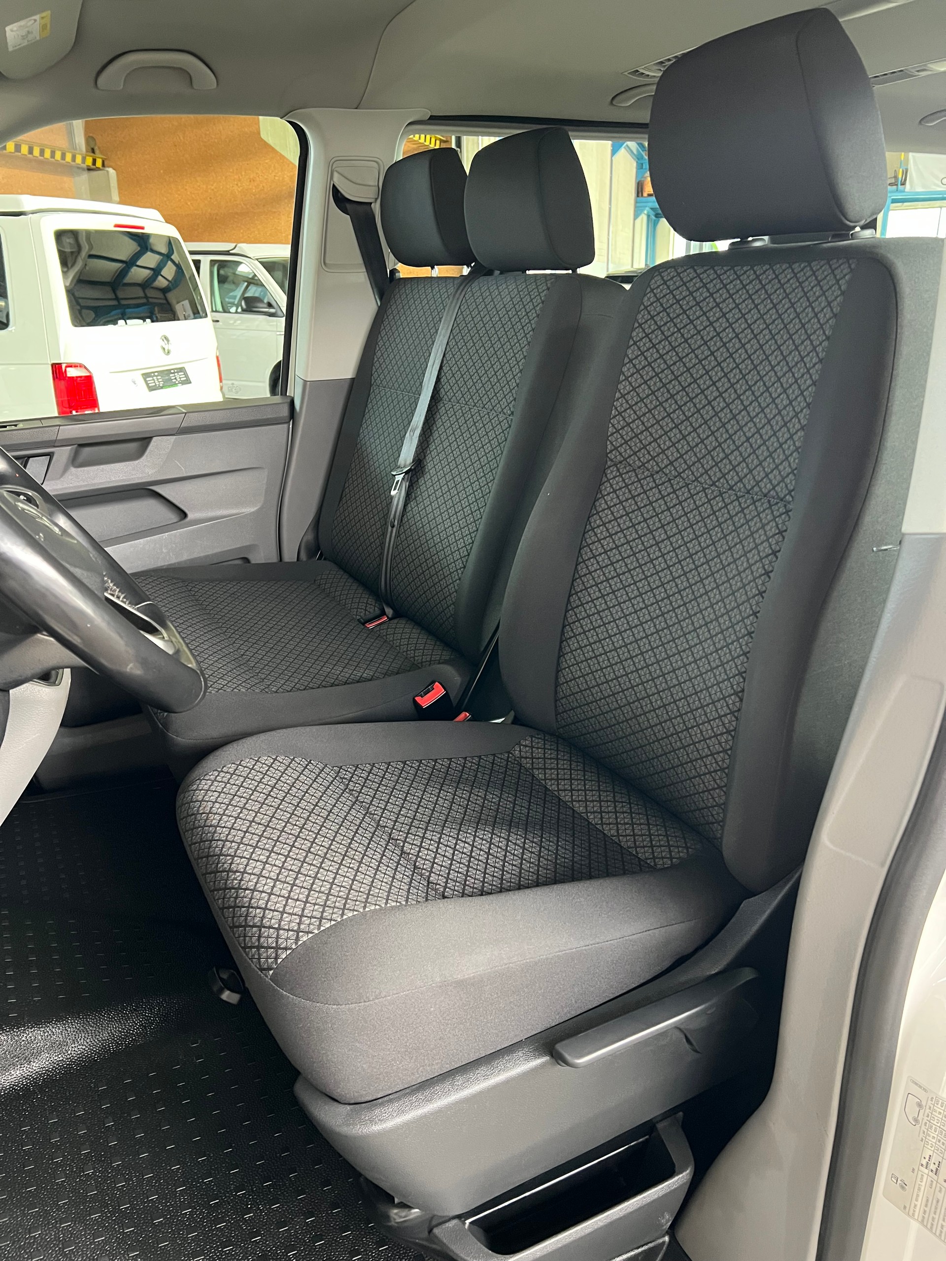 VW T6.1 2.0 TDI 4Motion Bus 9-Plätzer-showroom-element-1