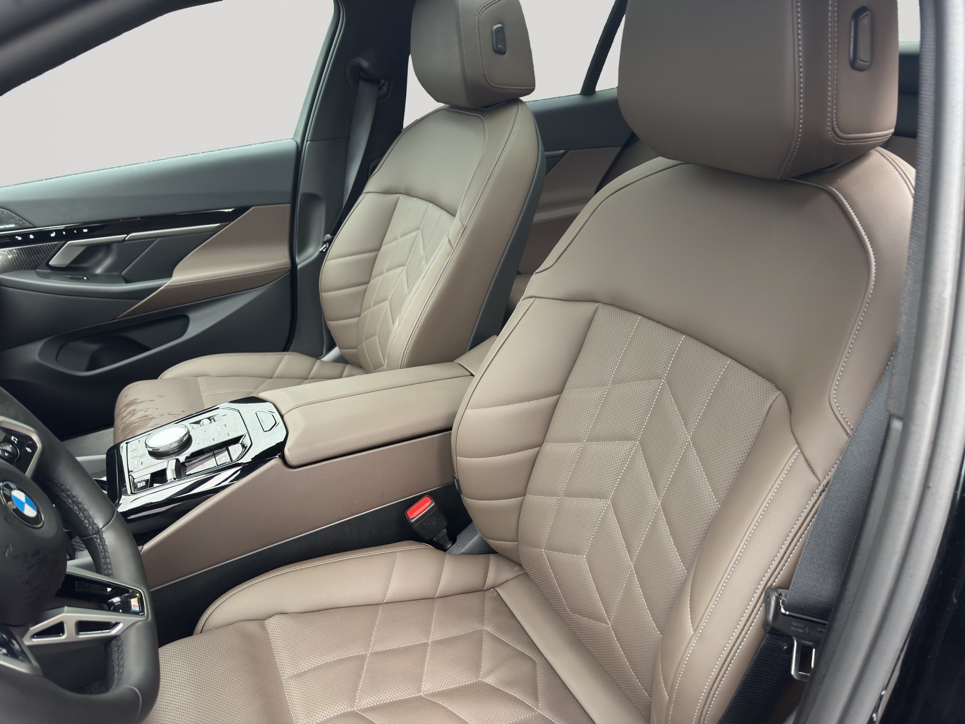 BMW 520i 48V M Sport Steptronic-image-5