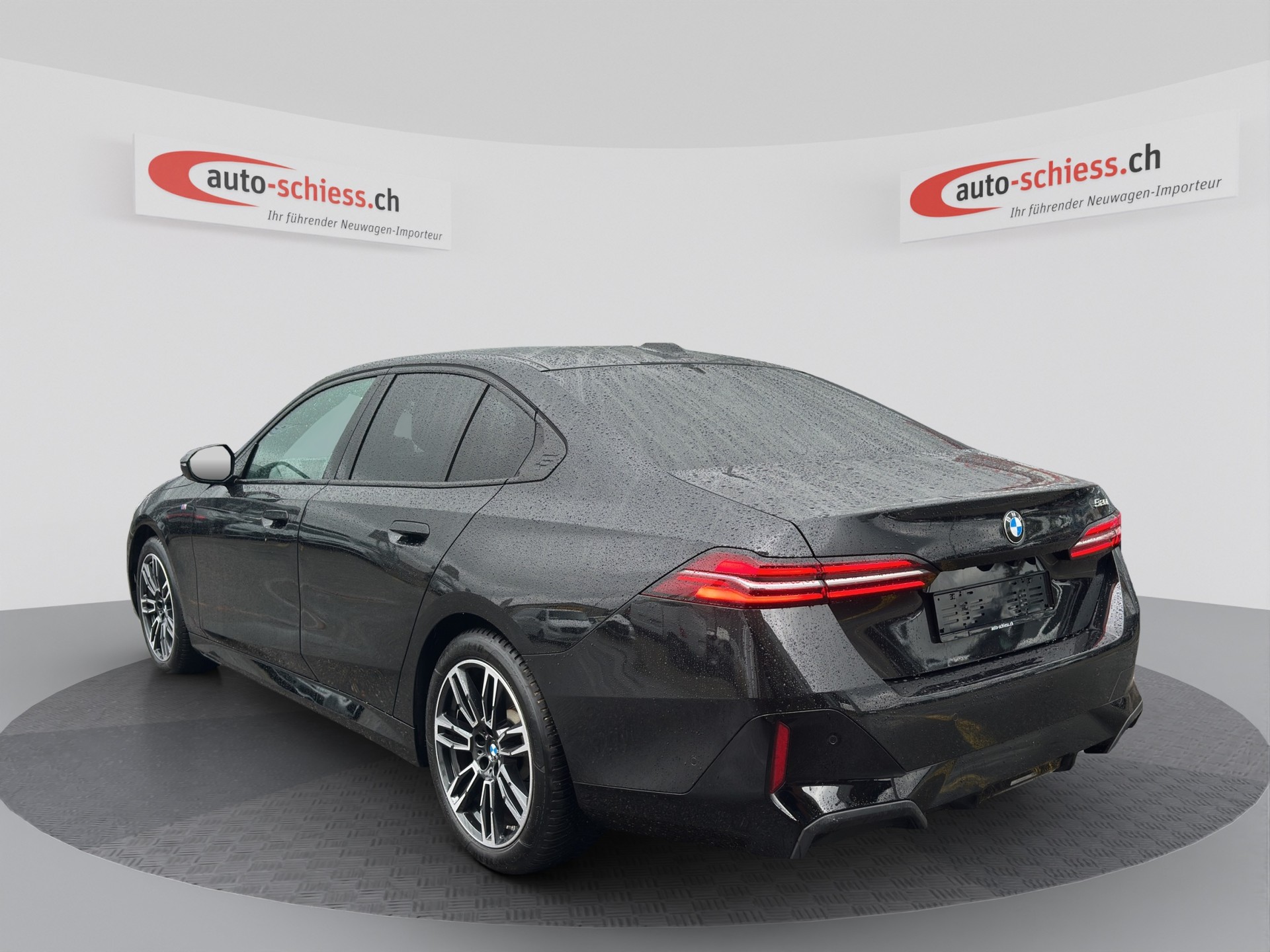 BMW 520i 48V M Sport Steptronic-image-2