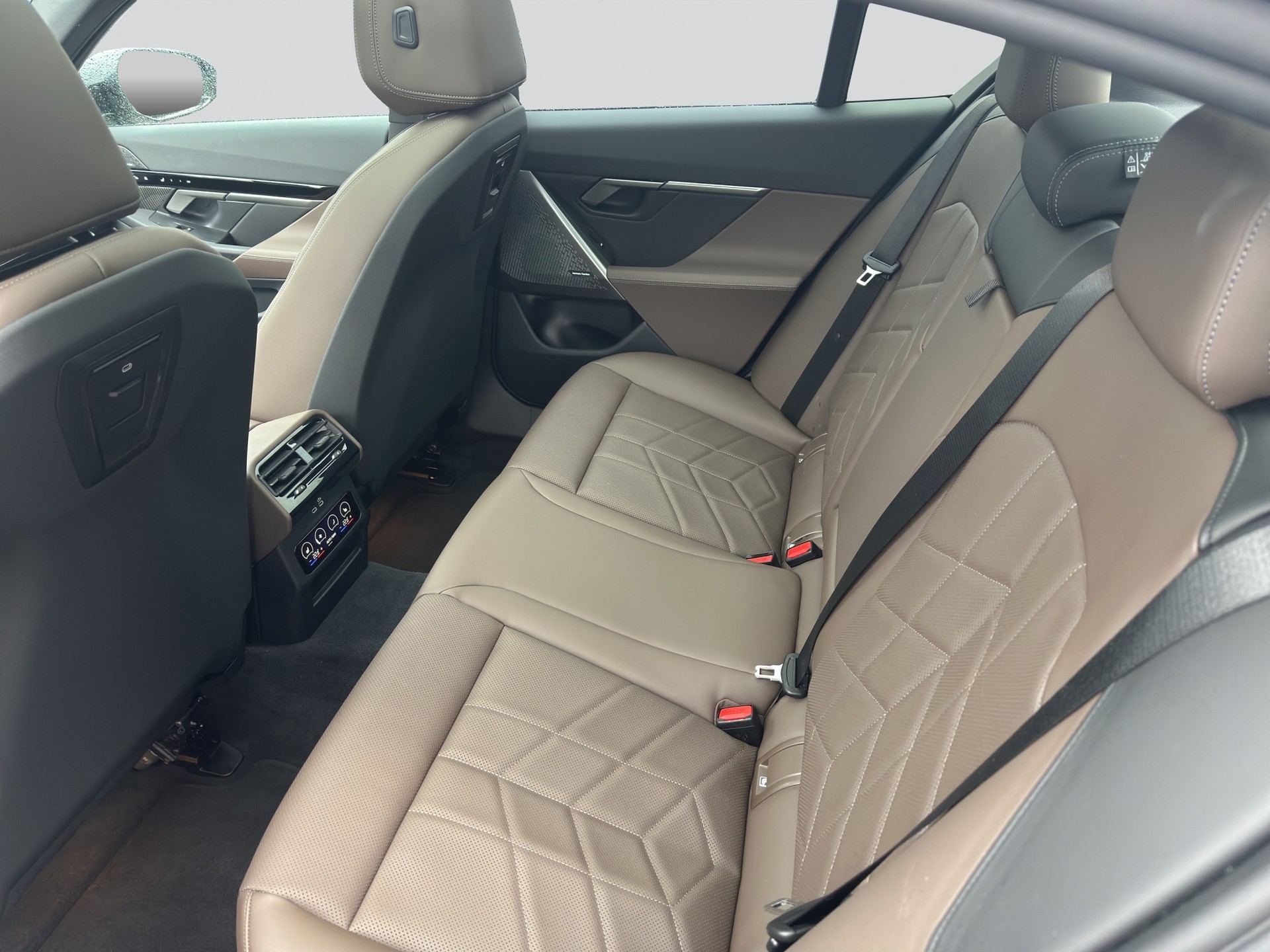 BMW 520i 48V M Sport Steptronic-image-7