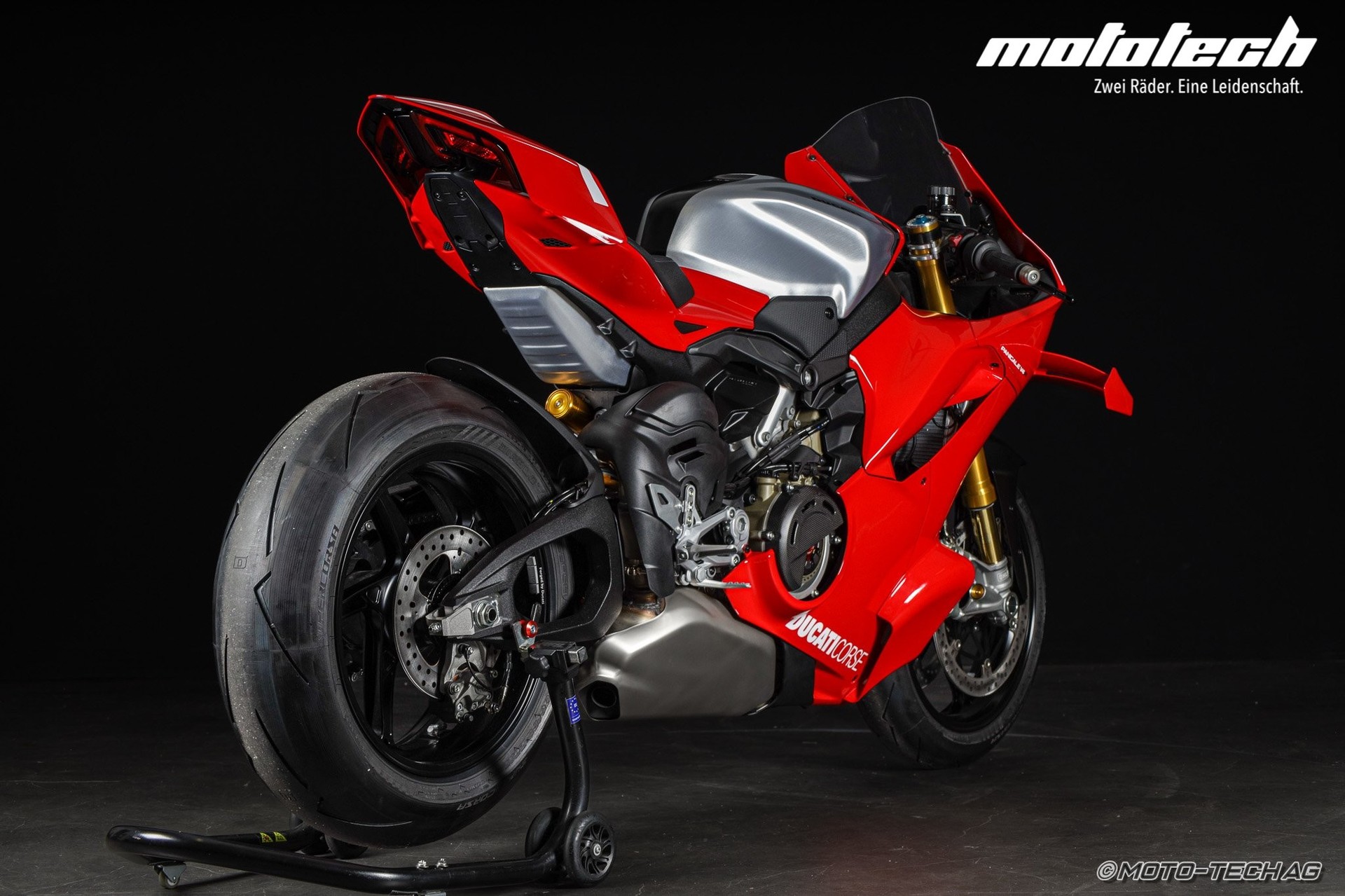 DUCATI Panigale V4 R-showroom-element-2