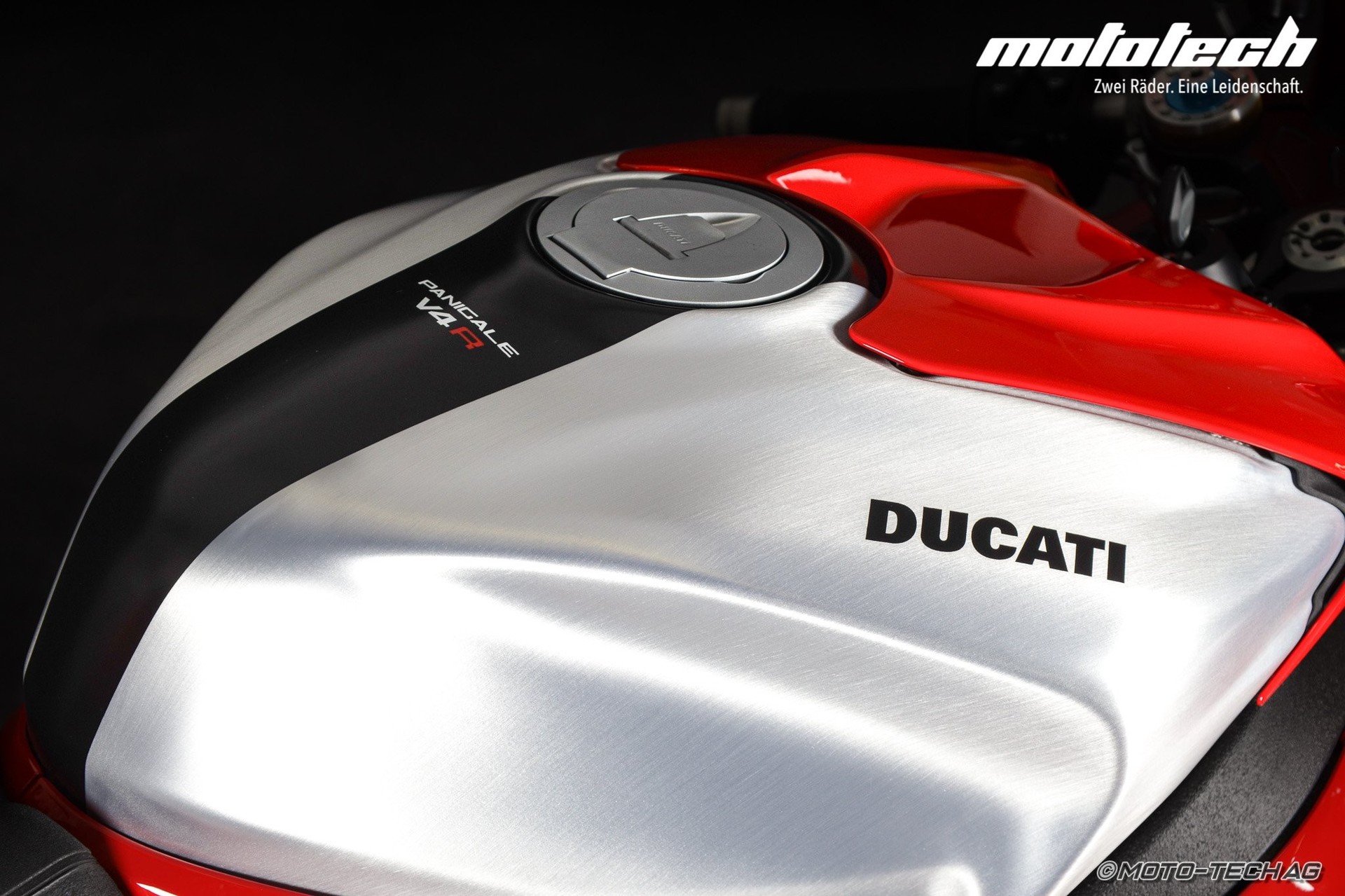 DUCATI Panigale V4 R-image-8