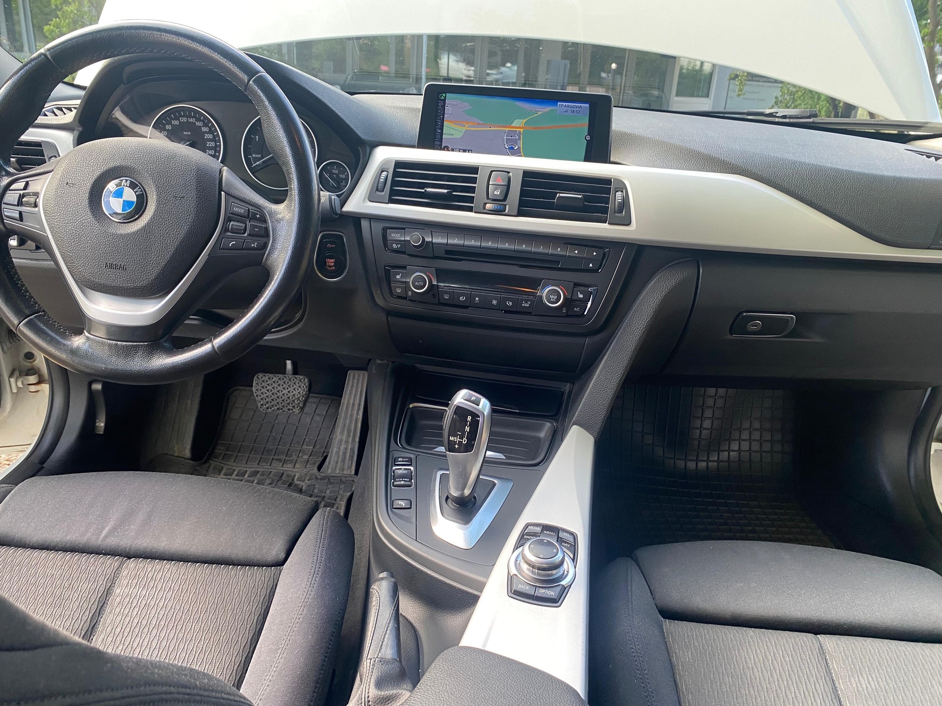 BMW 318d-image-5