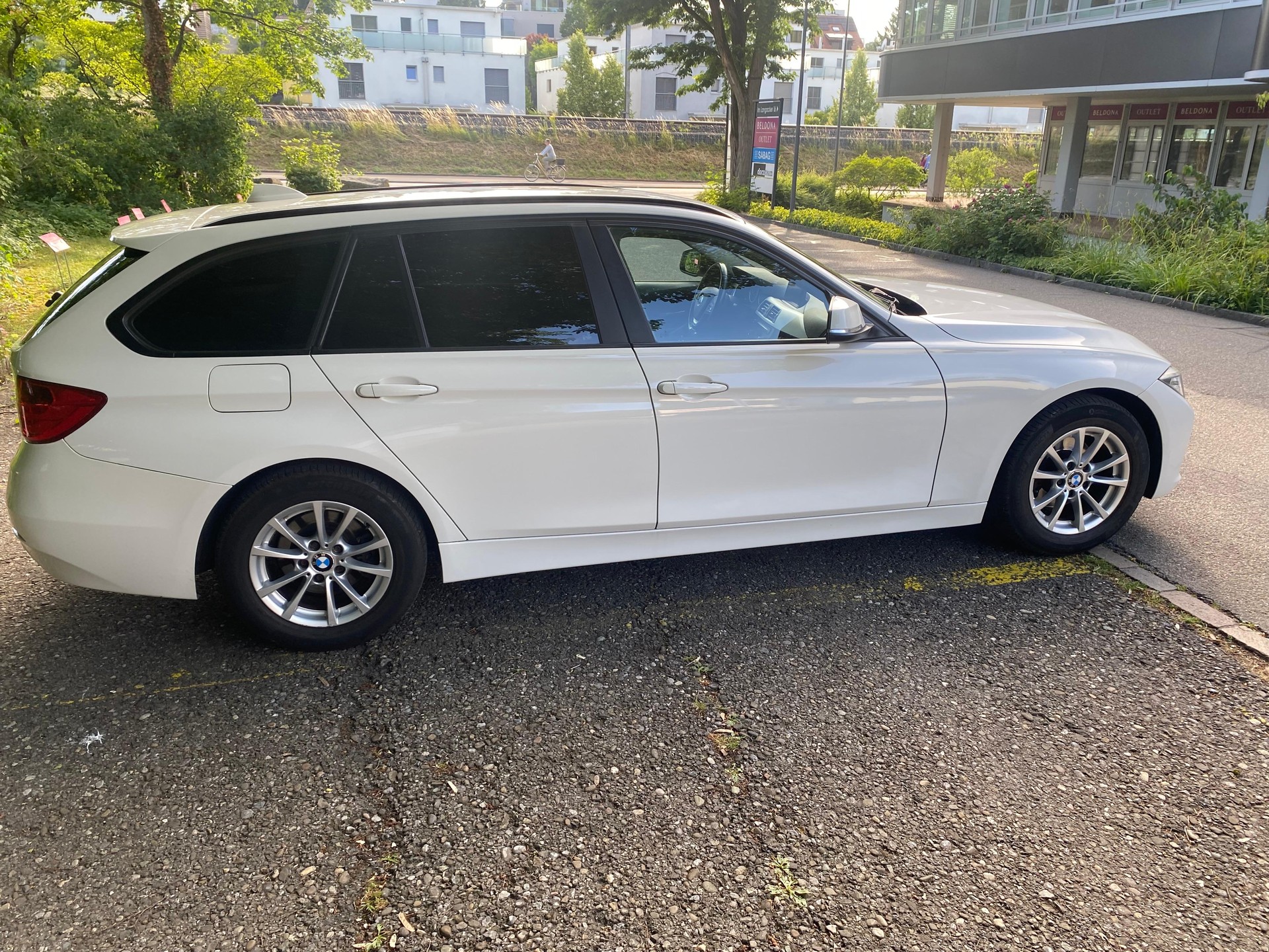 BMW 318d-image-2