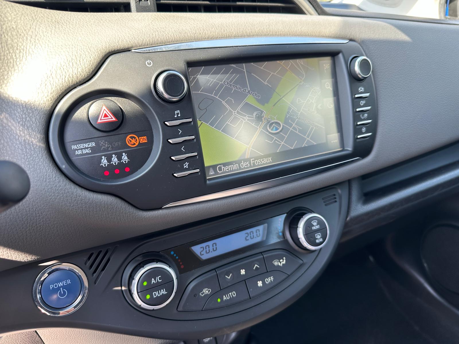 TOYOTA Yaris 1.5 VVT-i Hybrid Trend e-CVT-image-11