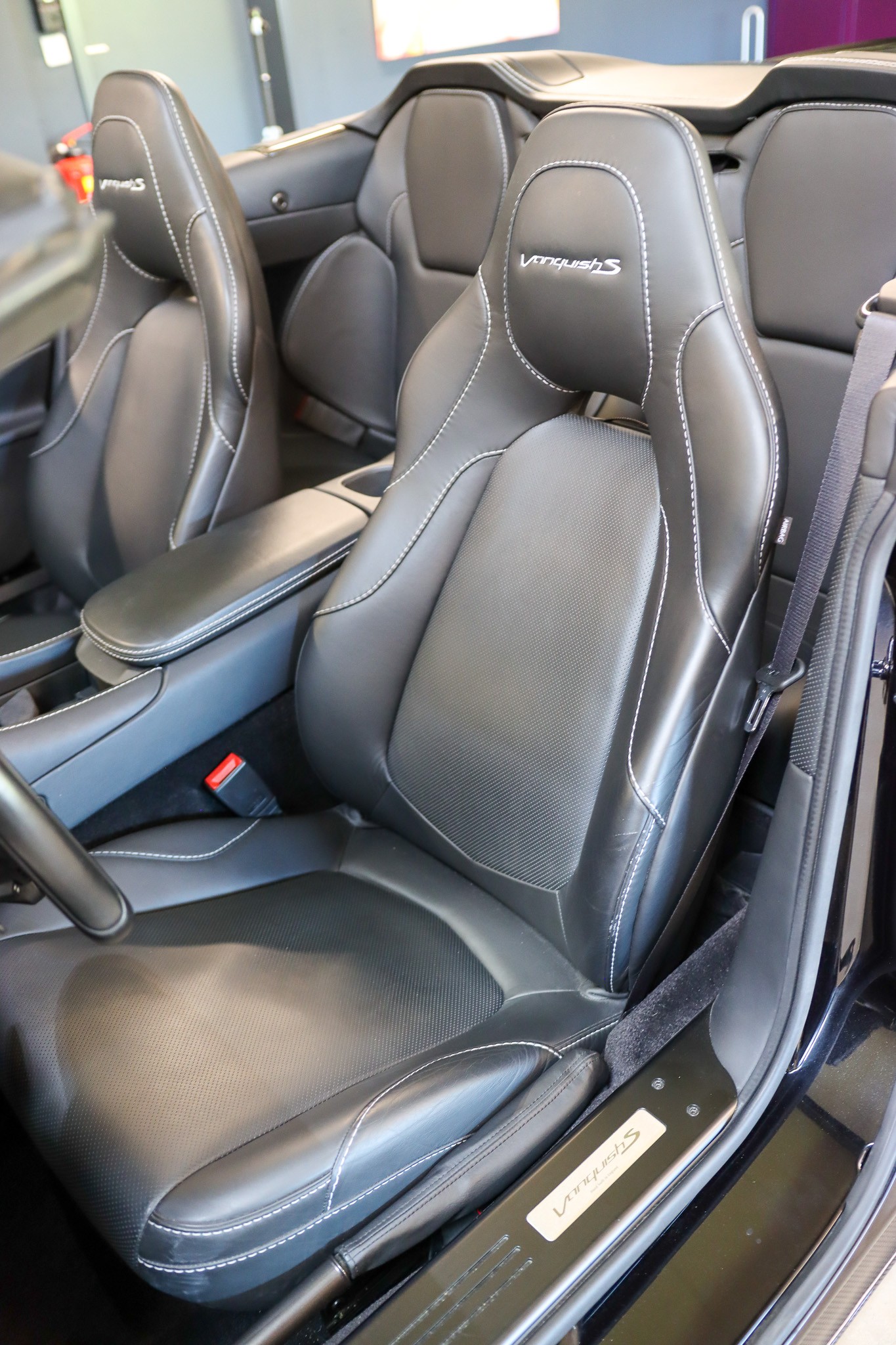 ASTON MARTIN Vanquish S Volante V12 Touchtronic 3-image-14