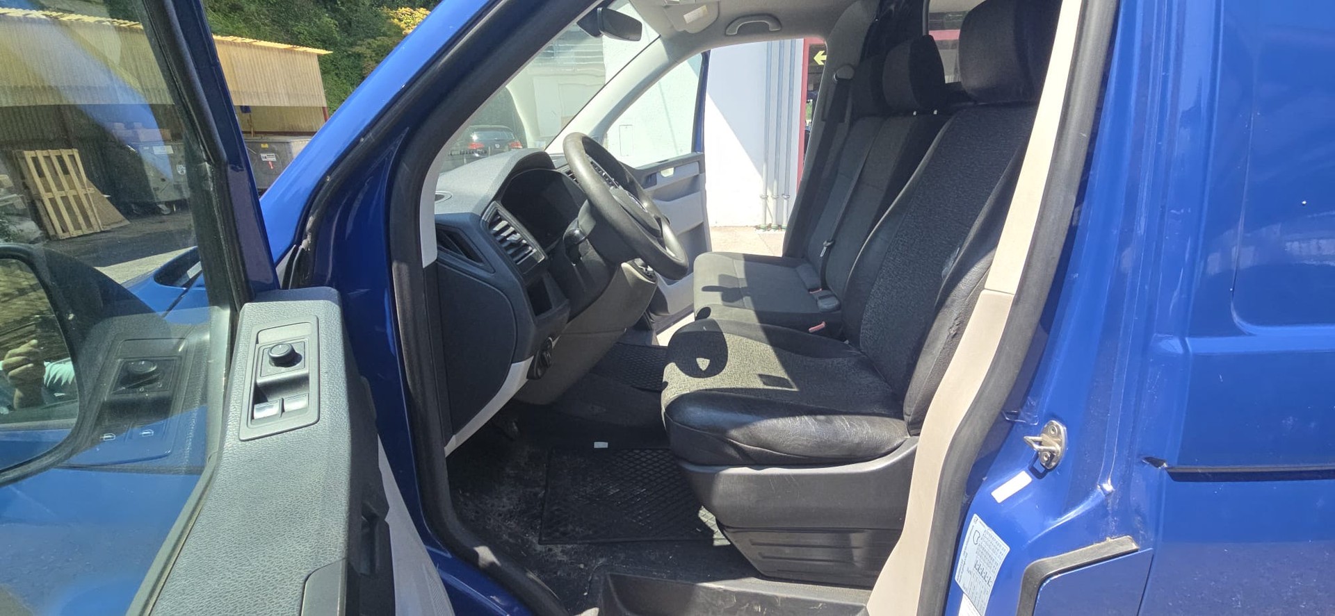 VW T6 2.0 Bi-TDI 4Motion-image-9
