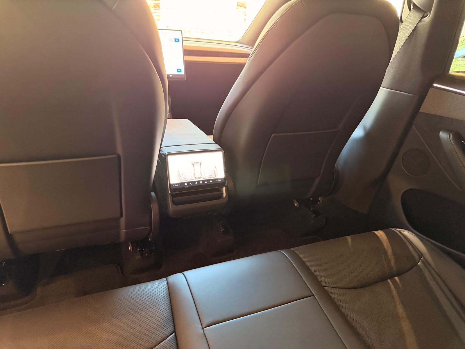 TESLA Model Y Long Range AWD-image-4
