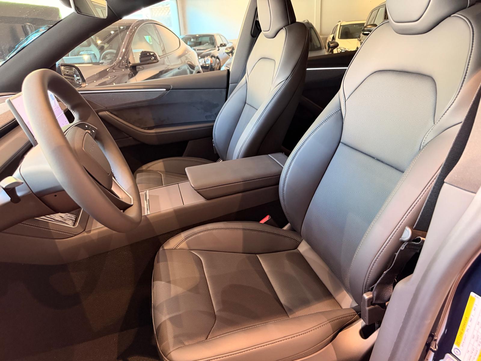TESLA Model Y Long Range AWD-image-6