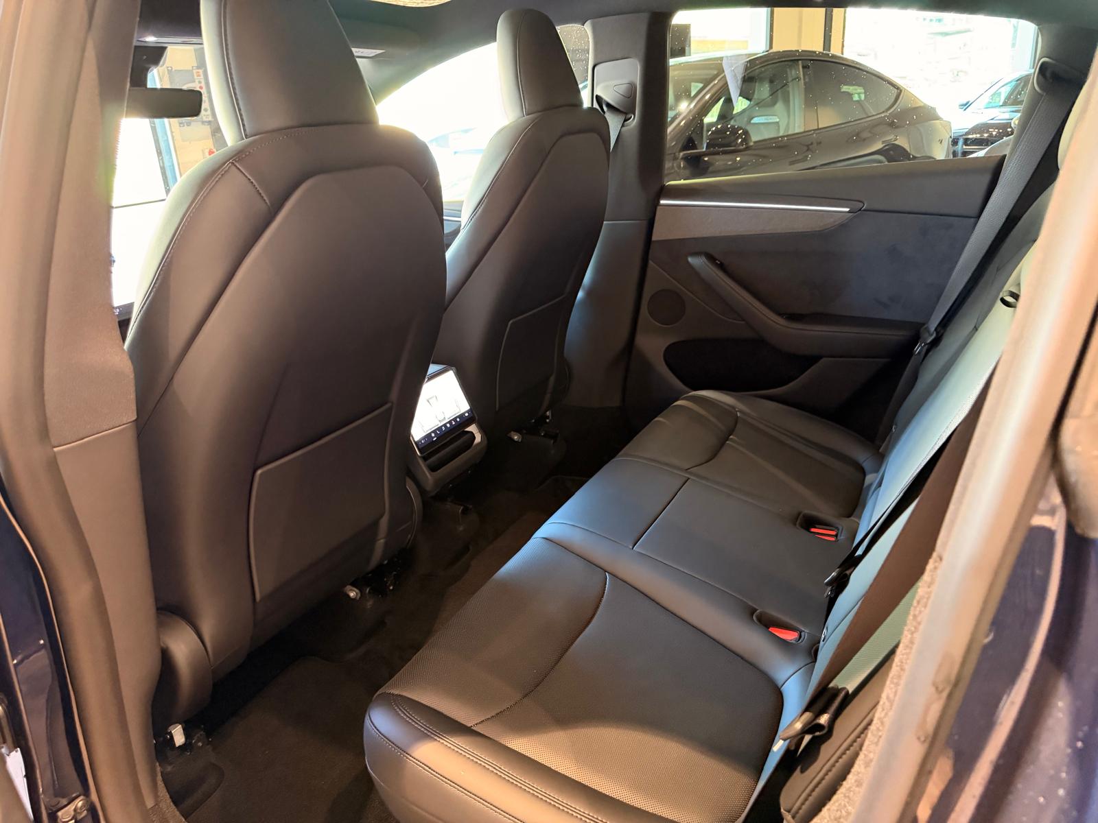 TESLA Model Y Long Range AWD-image-7