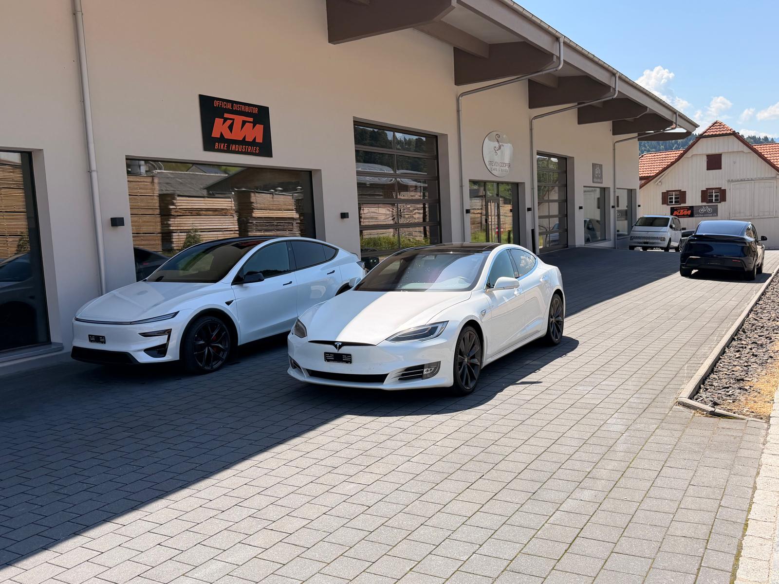 TESLA Model Y Long Range AWD-image-25
