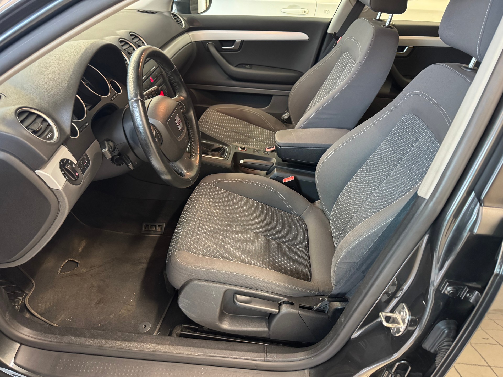 SEAT Exeo ST 2.0 TDI Sport-image-9