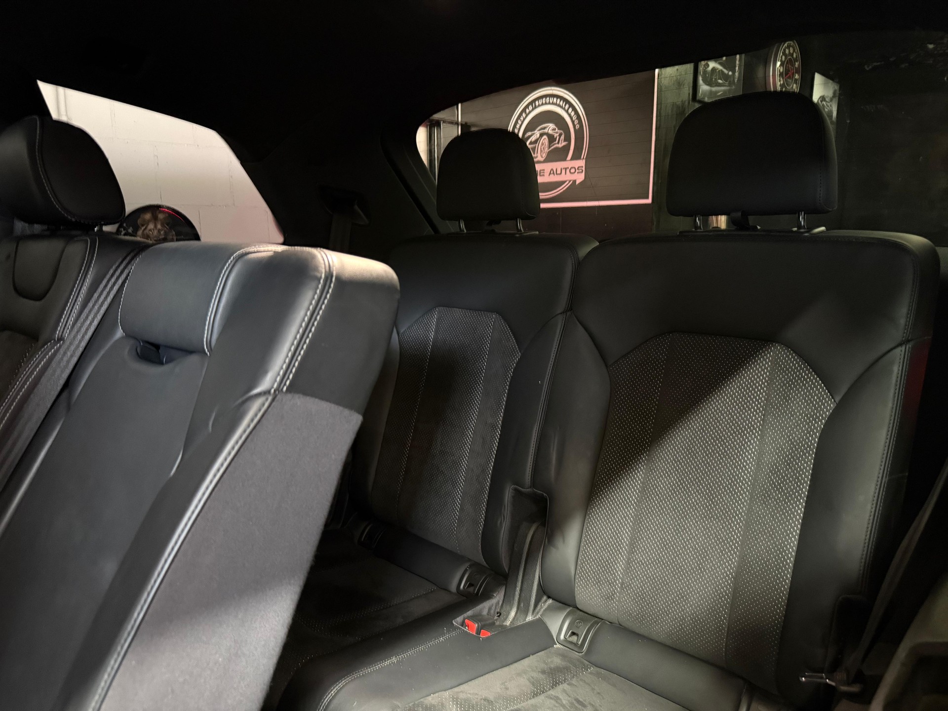AUDI Q7 3.0 TDI S-Line quattro tiptronic / 7 Plätze / Anhängerkupplung /-image-28