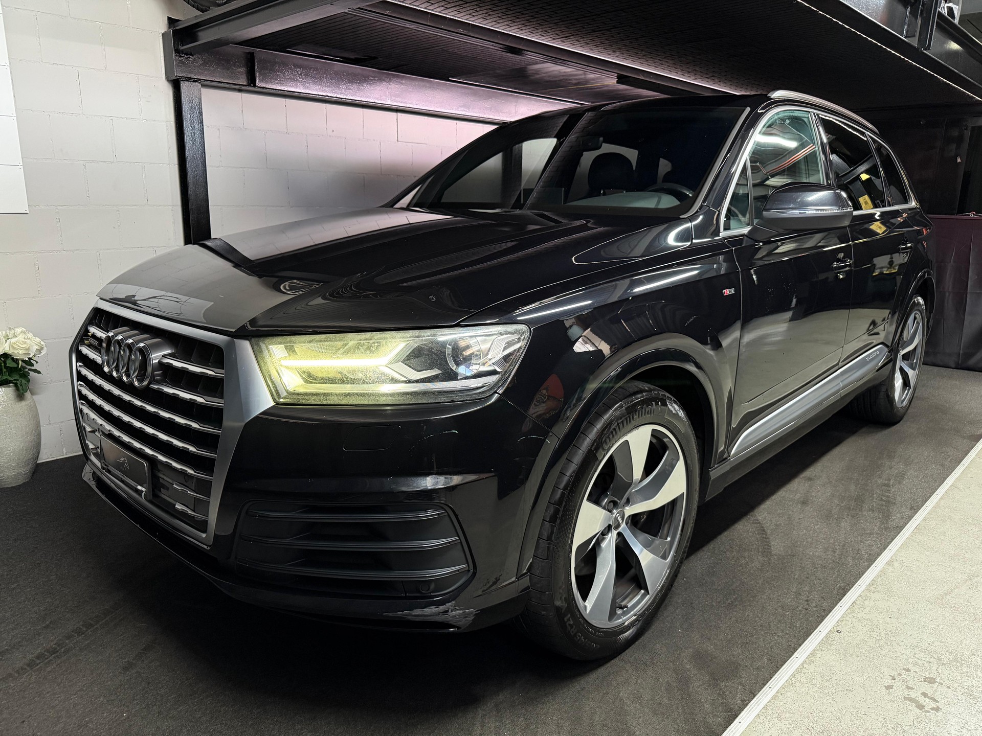 AUDI Q7 3.0 TDI S-Line quattro tiptronic / 7 Plätze / Anhängerkupplung /-image-2