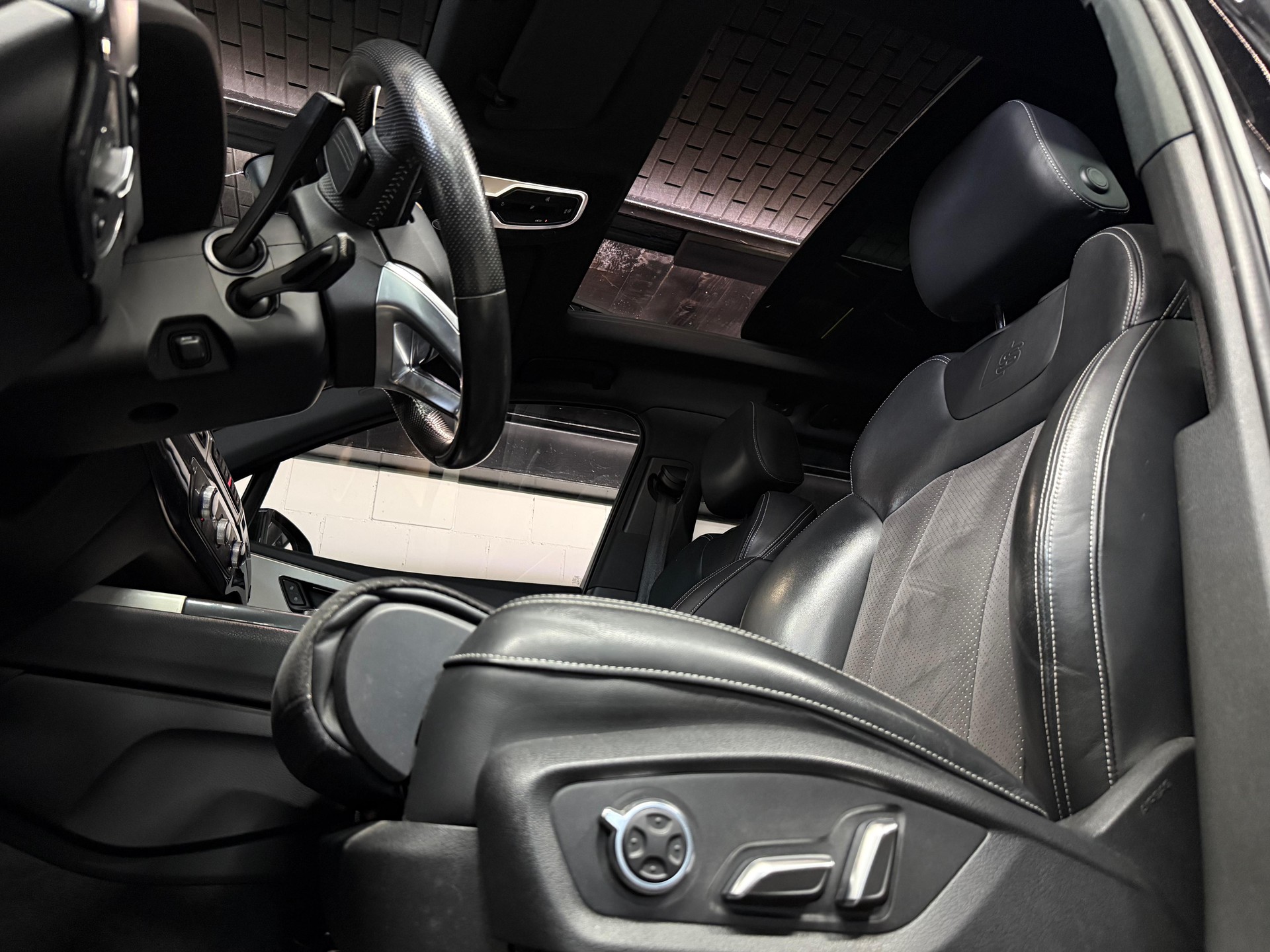 AUDI Q7 3.0 TDI S-Line quattro tiptronic / 7 Plätze / Anhängerkupplung /-image-22
