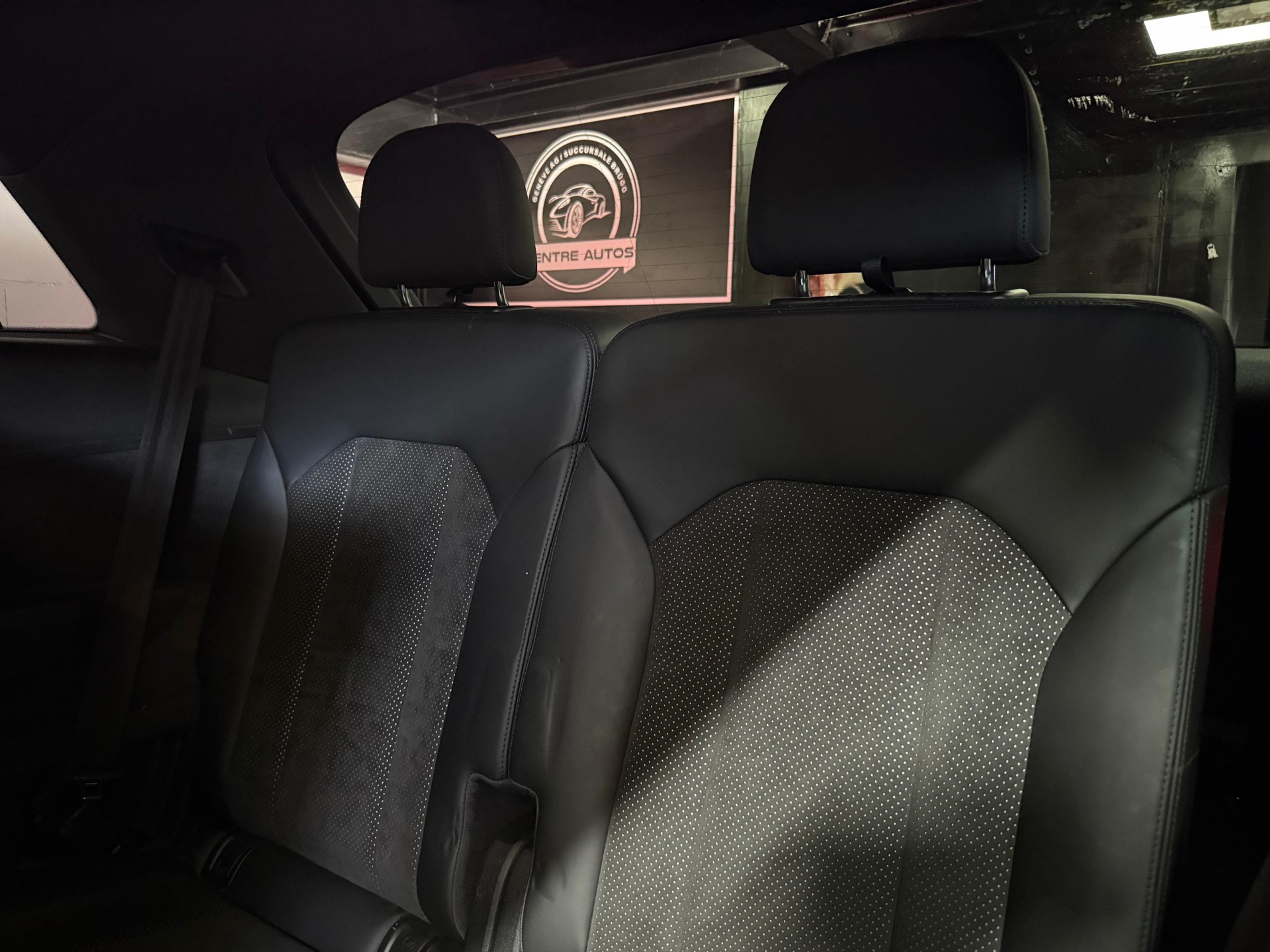 AUDI Q7 3.0 TDI S-Line quattro tiptronic / 7 Plätze / Anhängerkupplung /-image-27