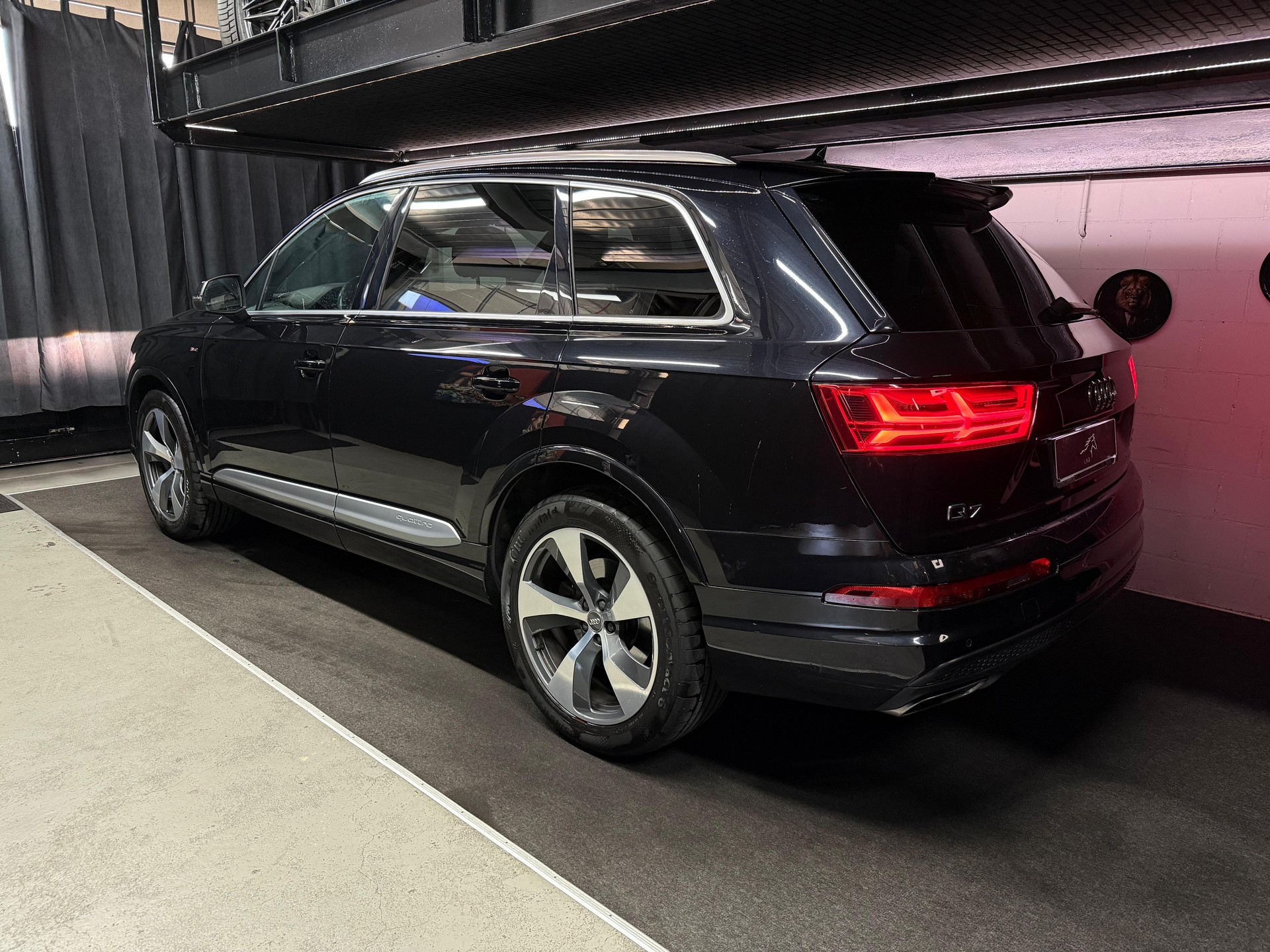 AUDI Q7 3.0 TDI S-Line quattro tiptronic / 7 Plätze / Anhängerkupplung /-image-7