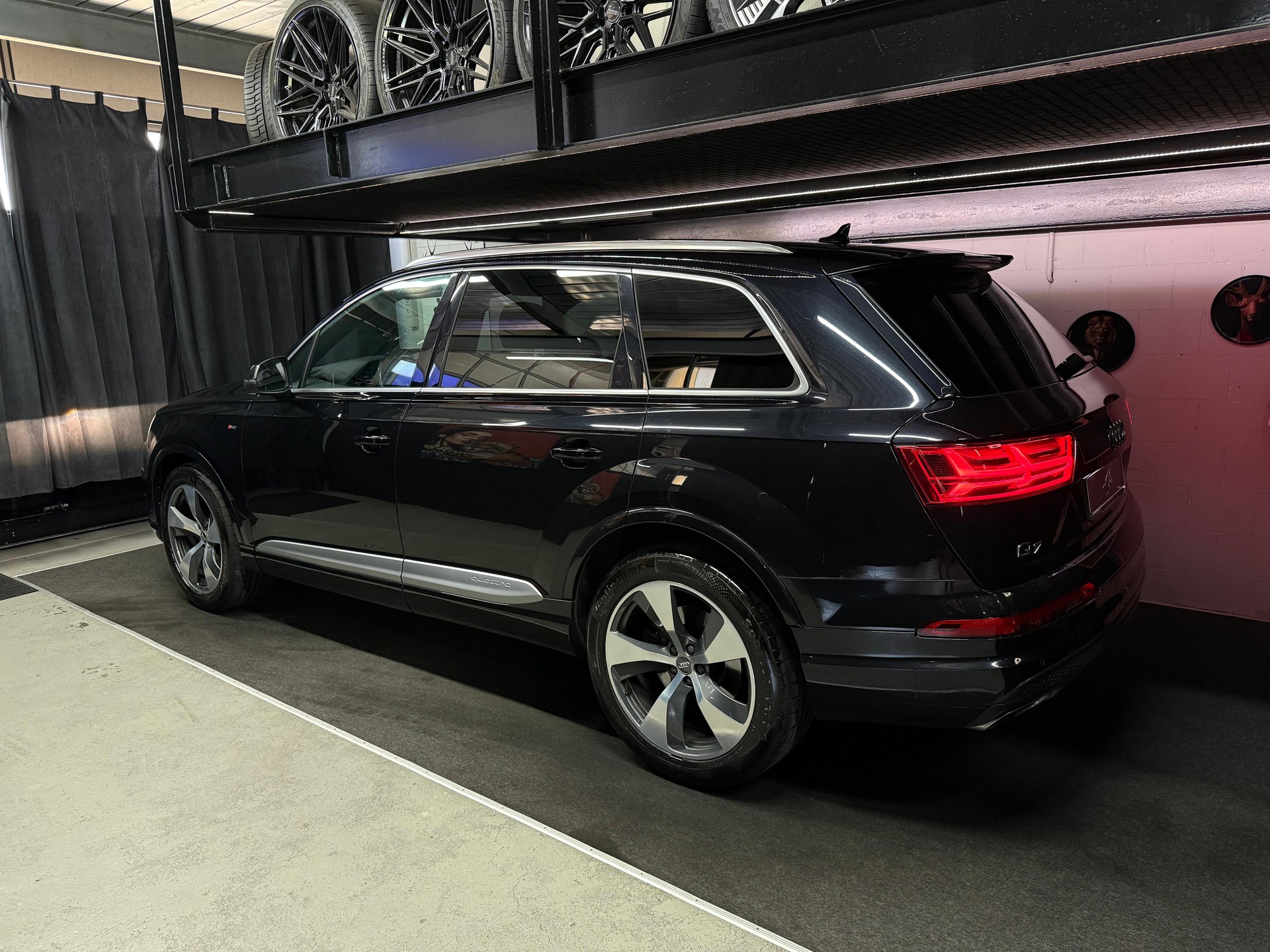 AUDI Q7 3.0 TDI S-Line quattro tiptronic / 7 Plätze / Anhängerkupplung /-image-8