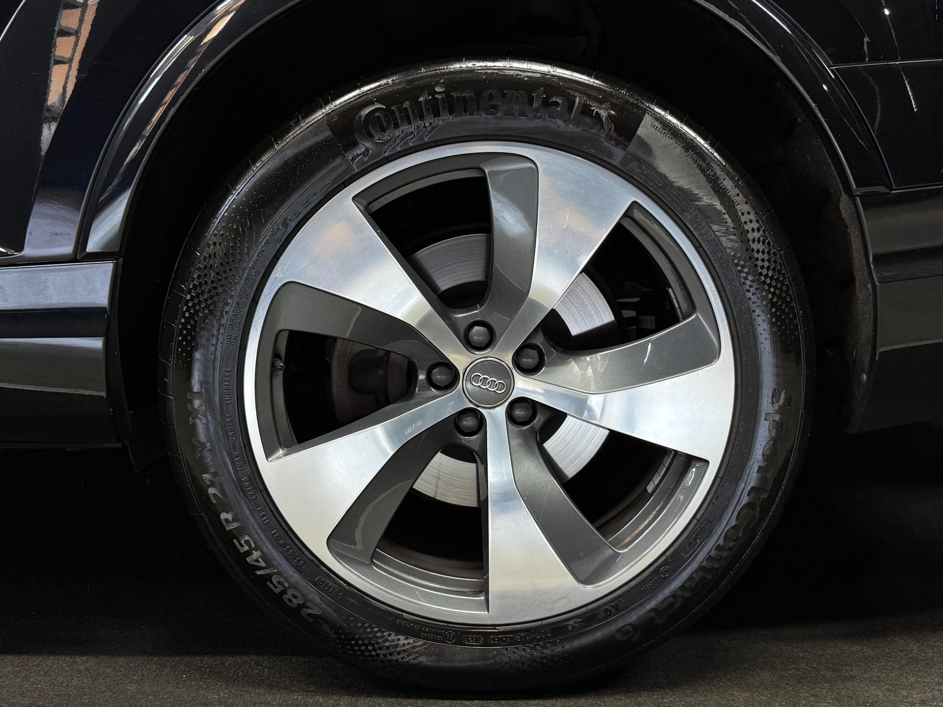 AUDI Q7 3.0 TDI S-Line quattro tiptronic / 7 Plätze / Anhängerkupplung /-image-6
