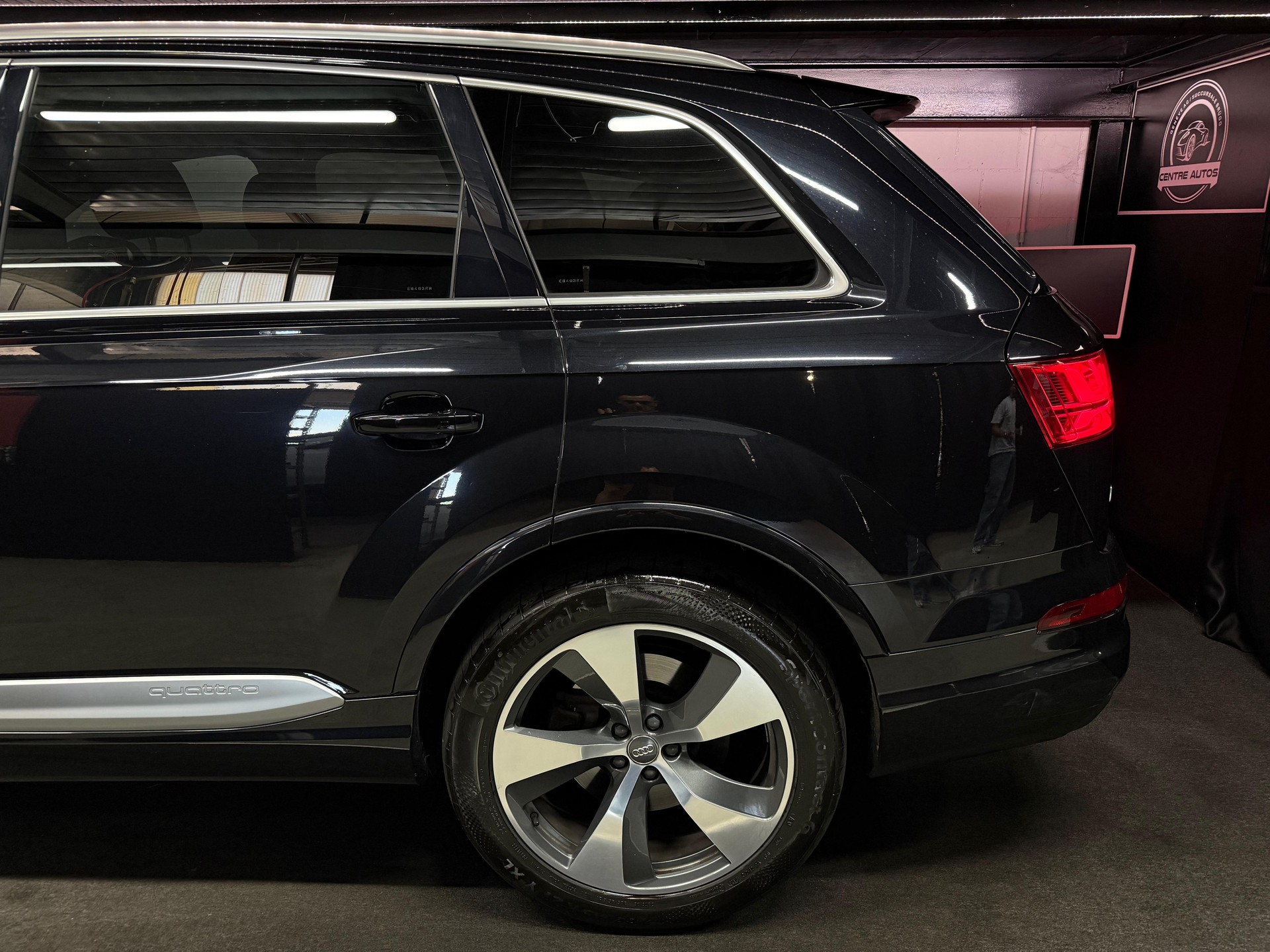 AUDI Q7 3.0 TDI S-Line quattro tiptronic / 7 Plätze / Anhängerkupplung /-image-4