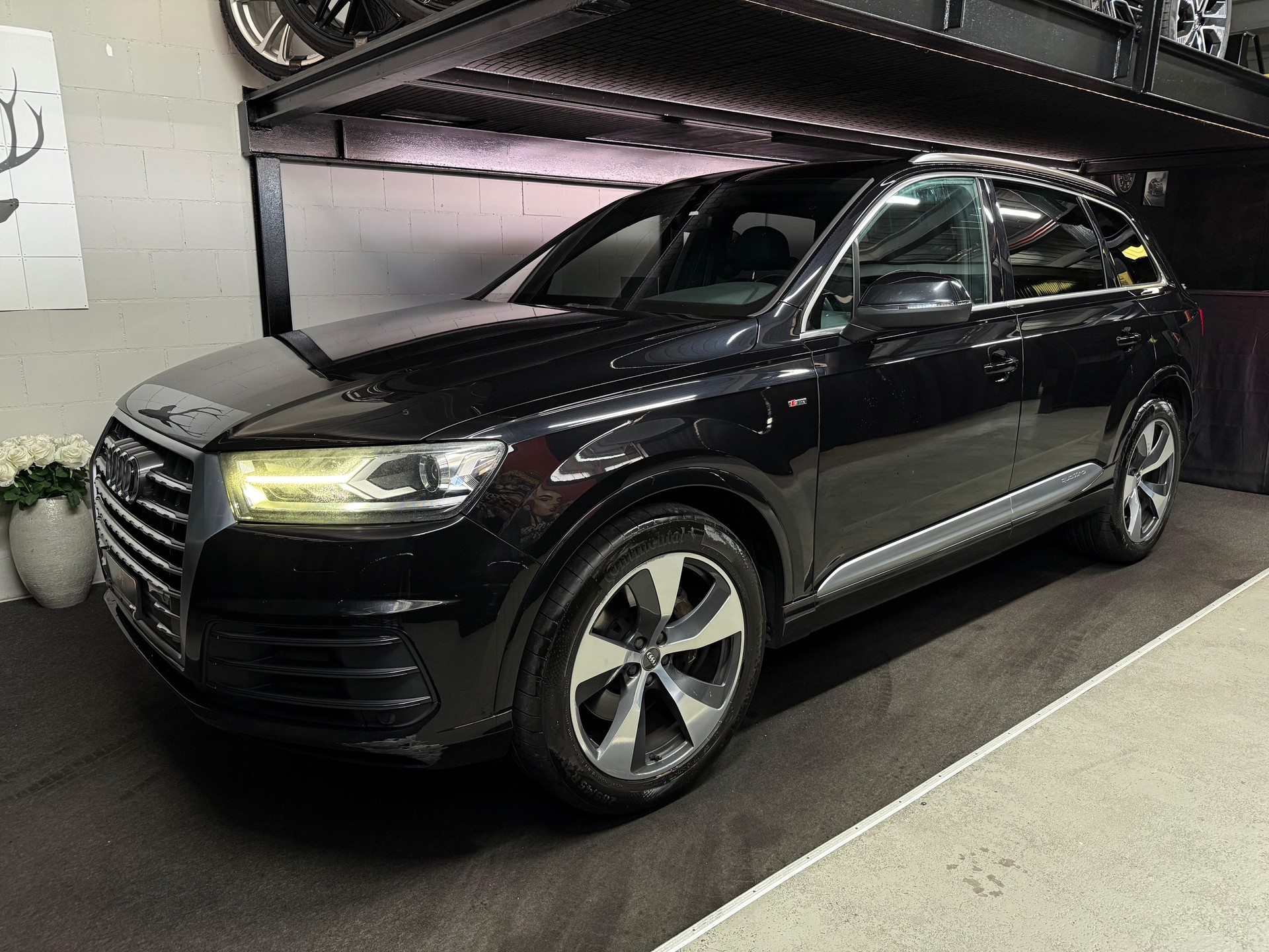 AUDI Q7 3.0 TDI S-Line quattro tiptronic / 7 Plätze / Anhängerkupplung /-image-0