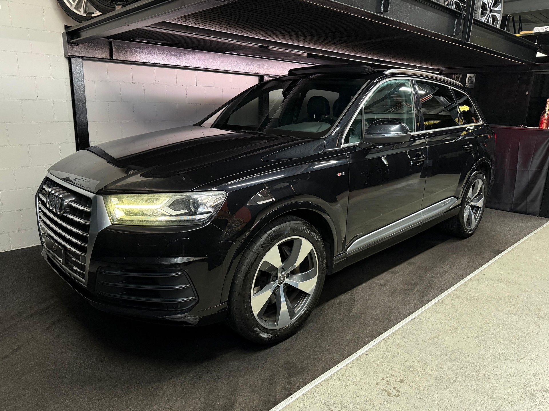 AUDI Q7 3.0 TDI S-Line quattro tiptronic / 7 Plätze / Anhängerkupplung /-image-1
