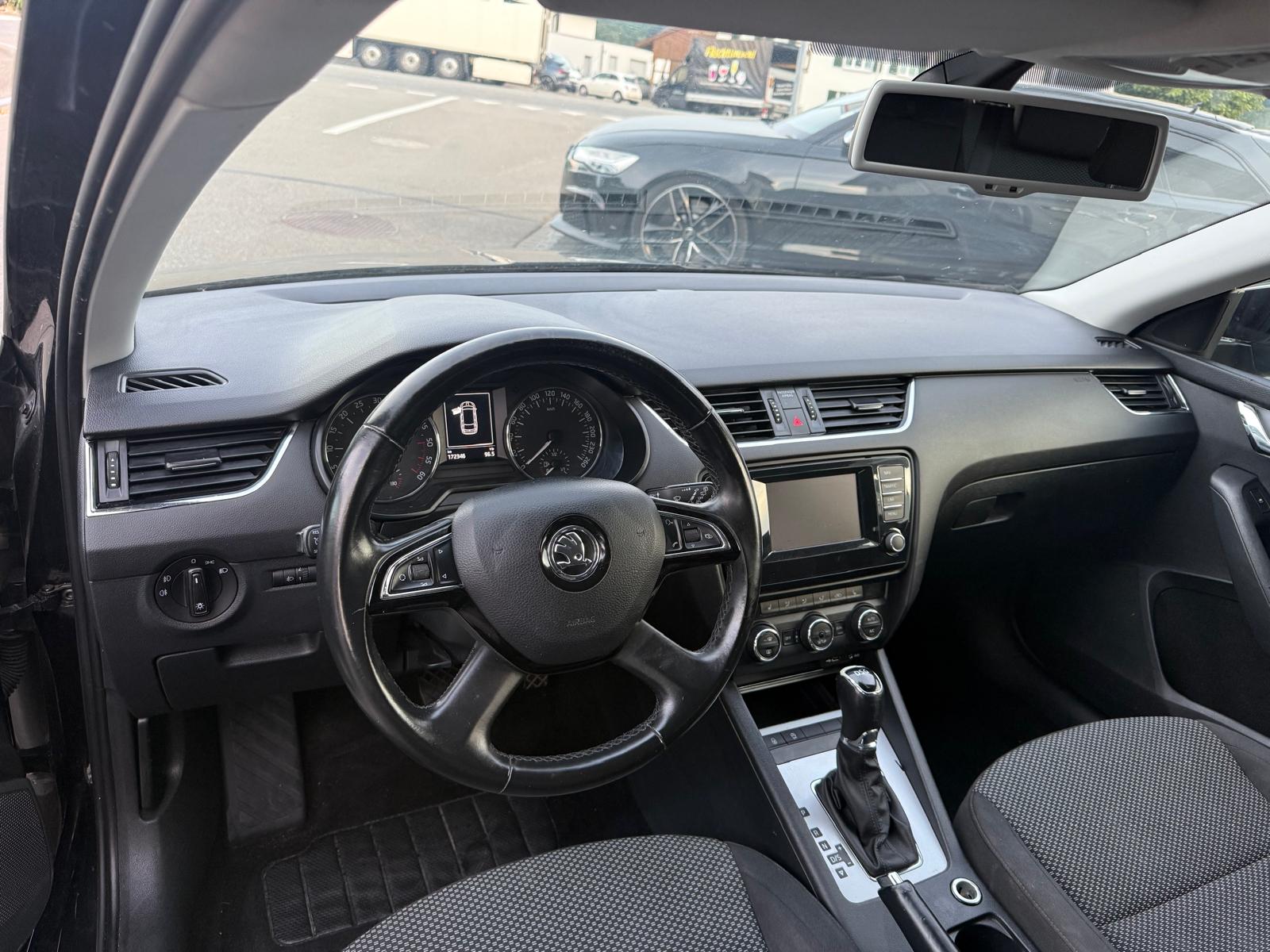 SKODA Octavia Combi 1.6 TDI Active DSG-image-7
