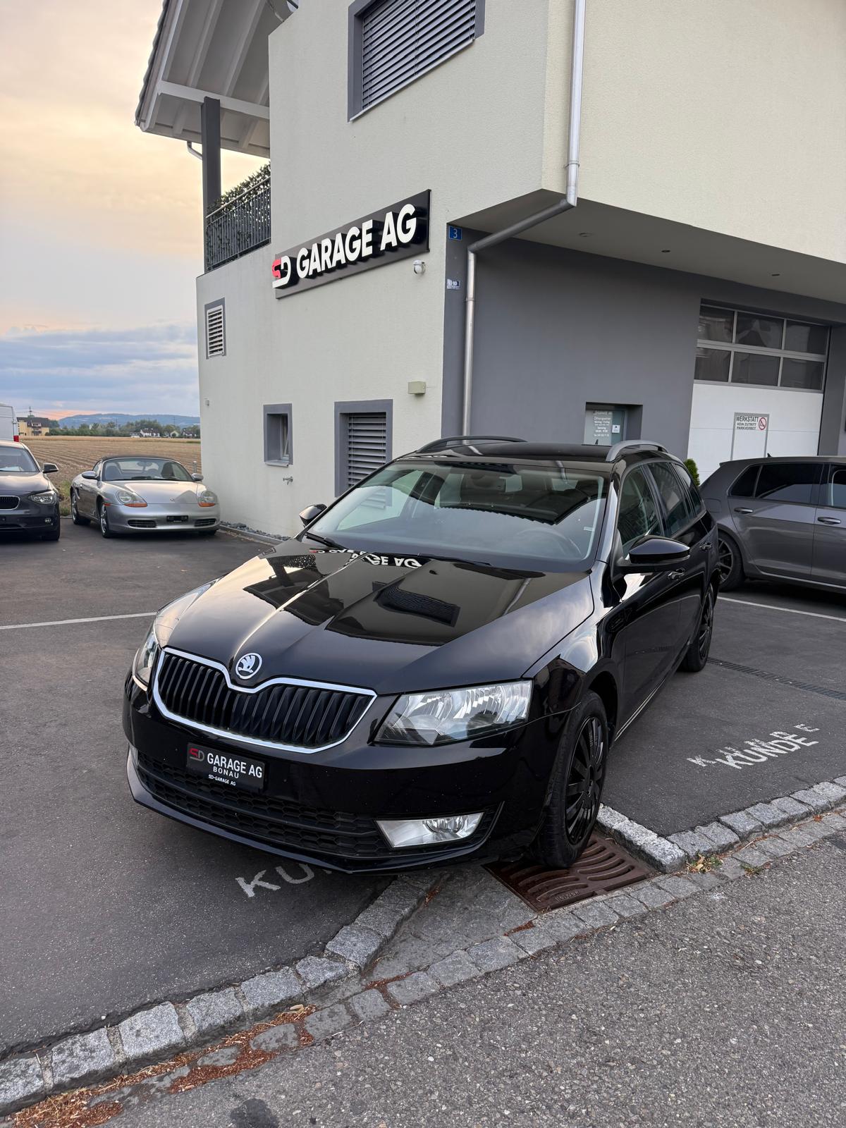 SKODA Octavia Combi 1.6 TDI Active DSG-image-1