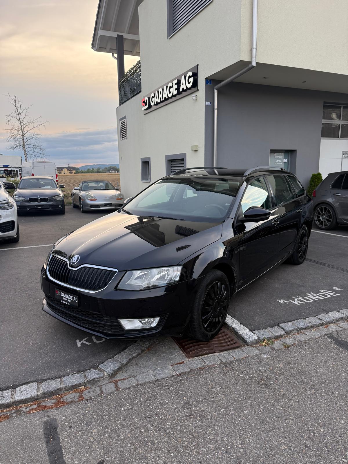 SKODA Octavia Combi 1.6 TDI Active DSG-image-11