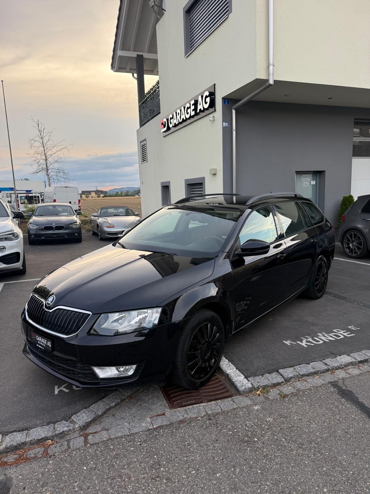 SKODA Octavia Combi 1.6 TDI Active DSG-image-0
