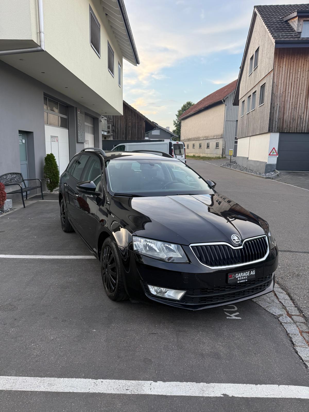 SKODA Octavia Combi 1.6 TDI Active DSG-image-3