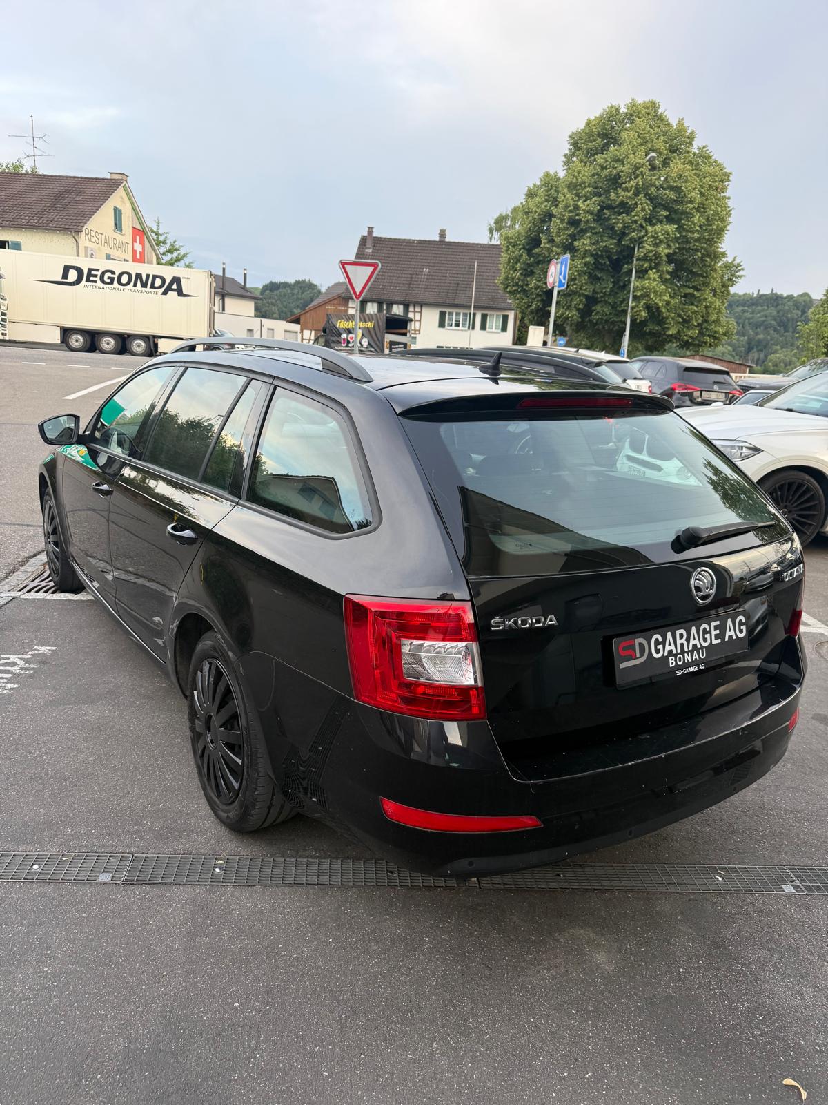 SKODA Octavia Combi 1.6 TDI Active DSG-image-6