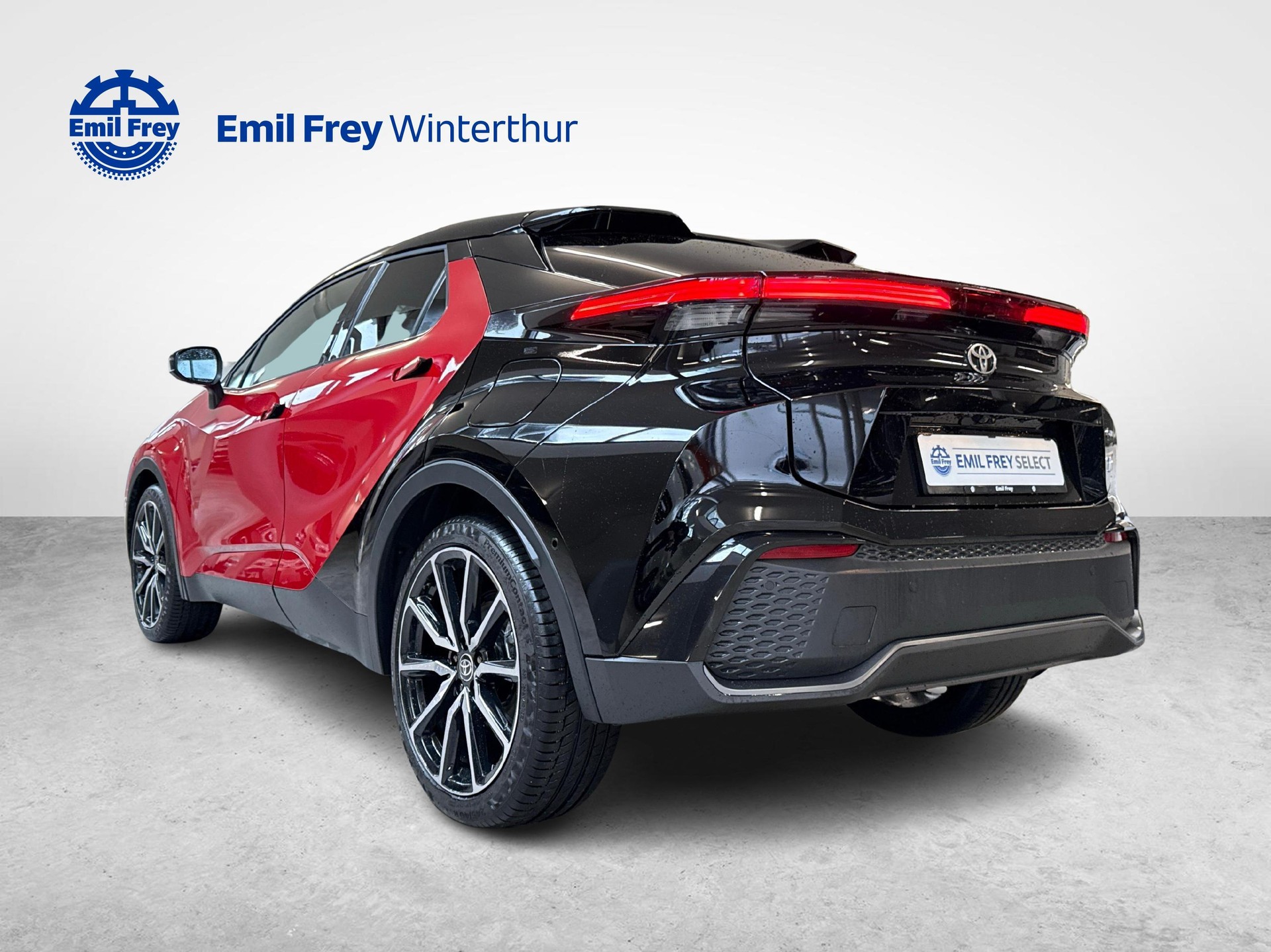 TOYOTA C-HR 2.0 PHEV GR Sport Premiere-showroom-element-2