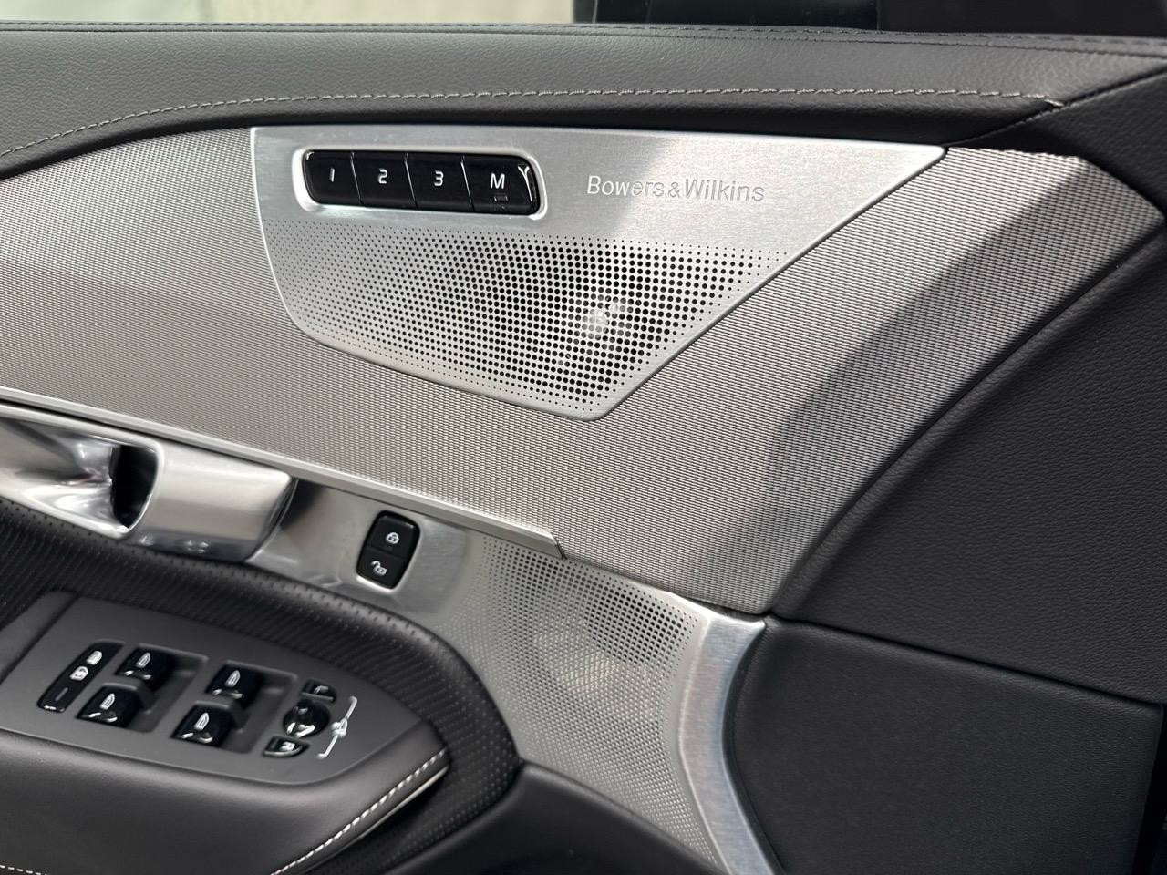 VOLVO XC90 B5 Diesel Mild Hybrid AWD Ultimate Bright Geartronic-image-5