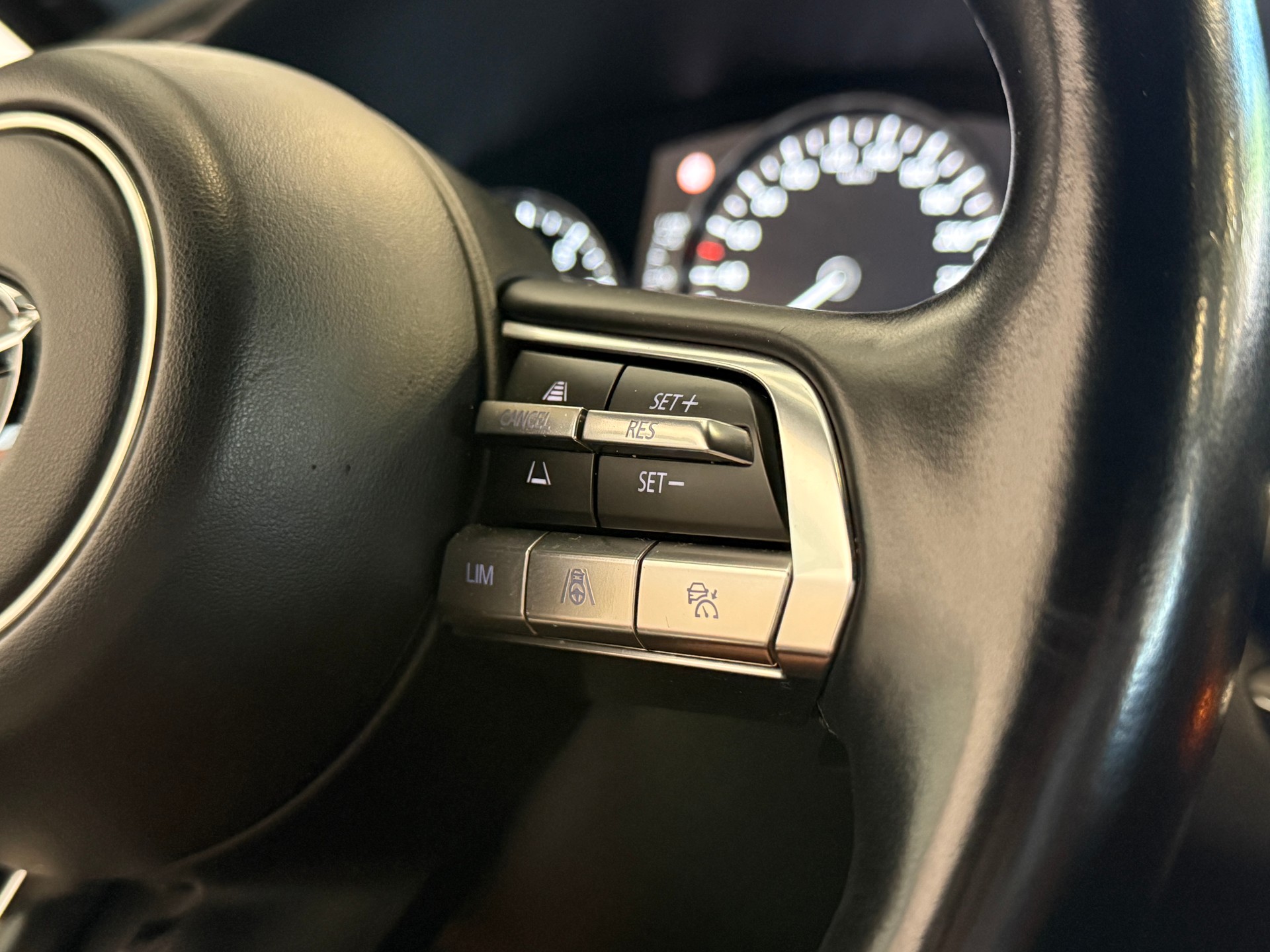MAZDA 3 Hatchback SKYACTIV-X MHybrid 186 Revolution AWD Automat-image-7