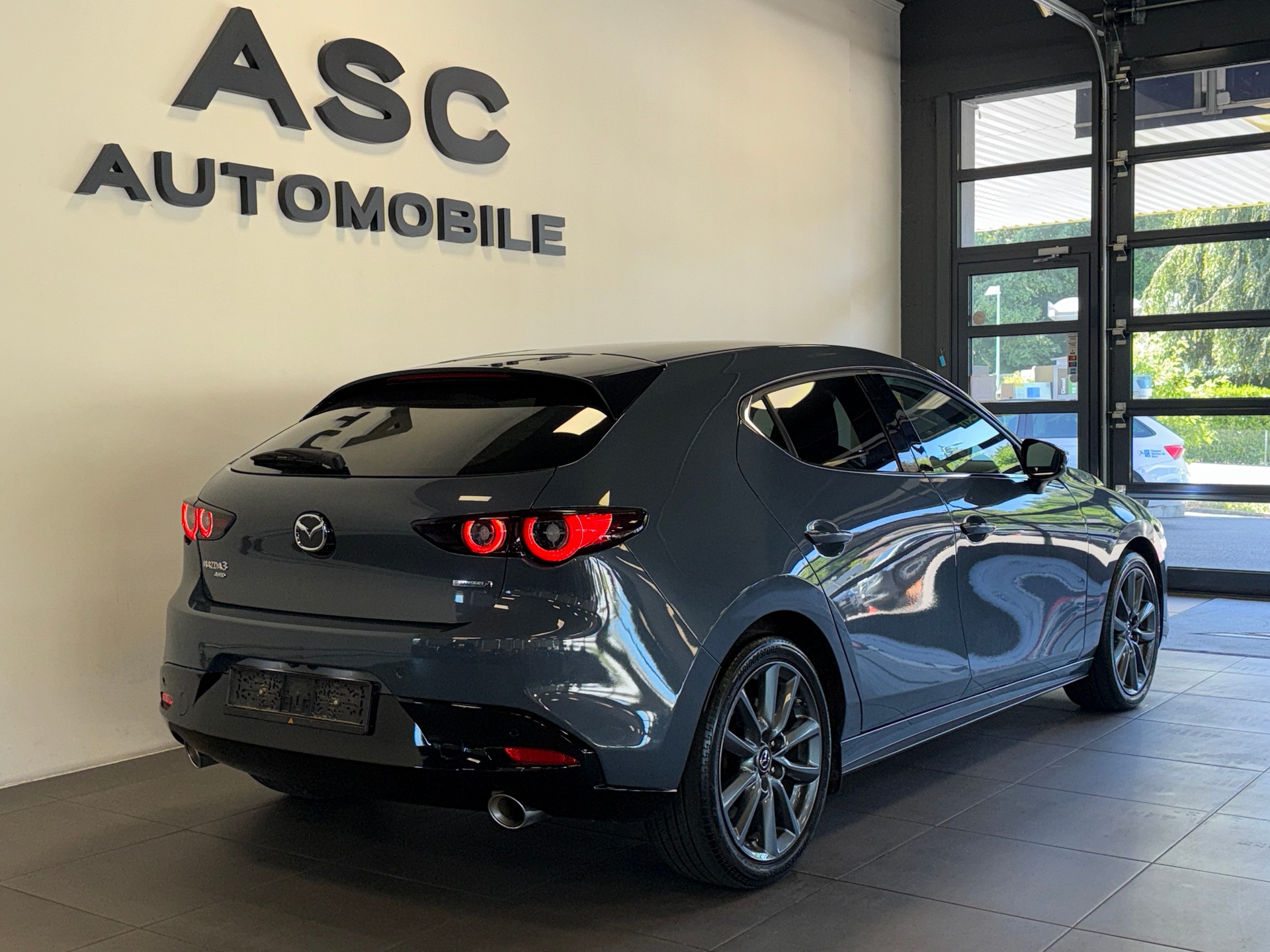 MAZDA 3 Hatchback SKYACTIV-X MHybrid 186 Revolution AWD Automat-image-3