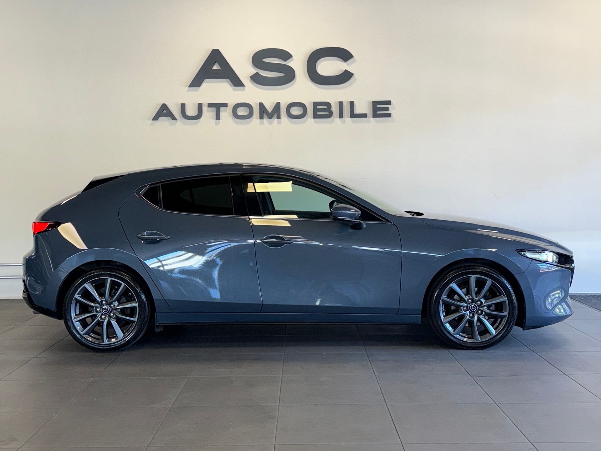 MAZDA 3 Hatchback SKYACTIV-X MHybrid 186 Revolution AWD Automat-image-2