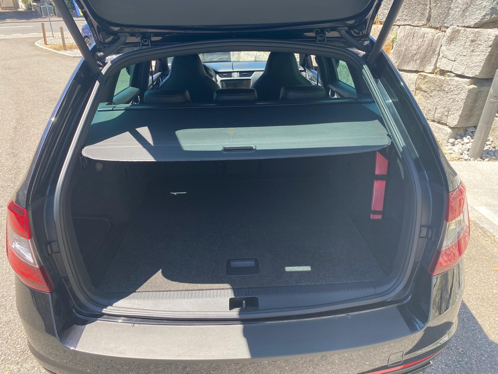 SKODA Octavia Combi 2.0 TSI RS 245 DSG-image-11