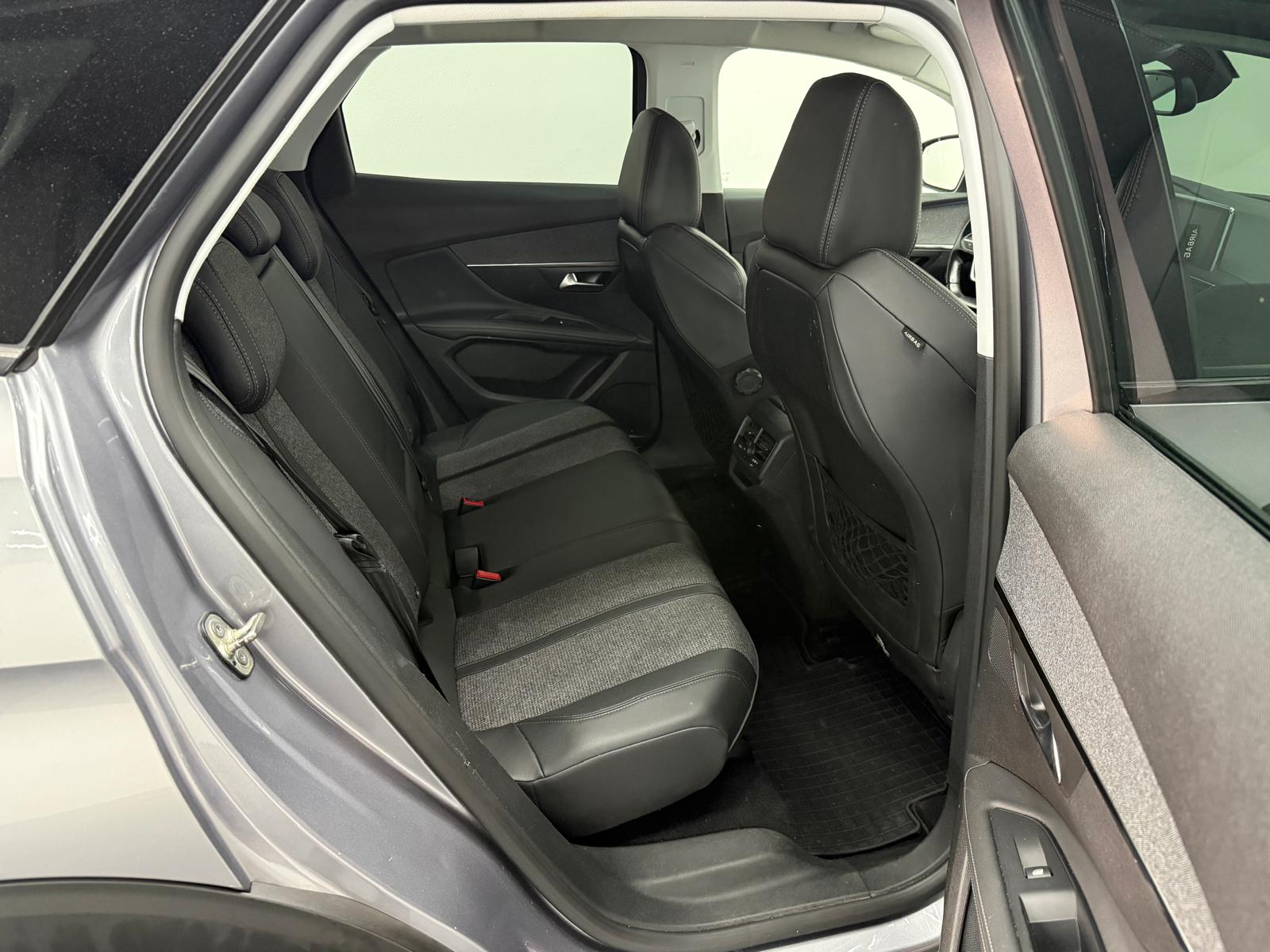 PEUGEOT 3008 1.2 PureTech Allure EAT-image-10