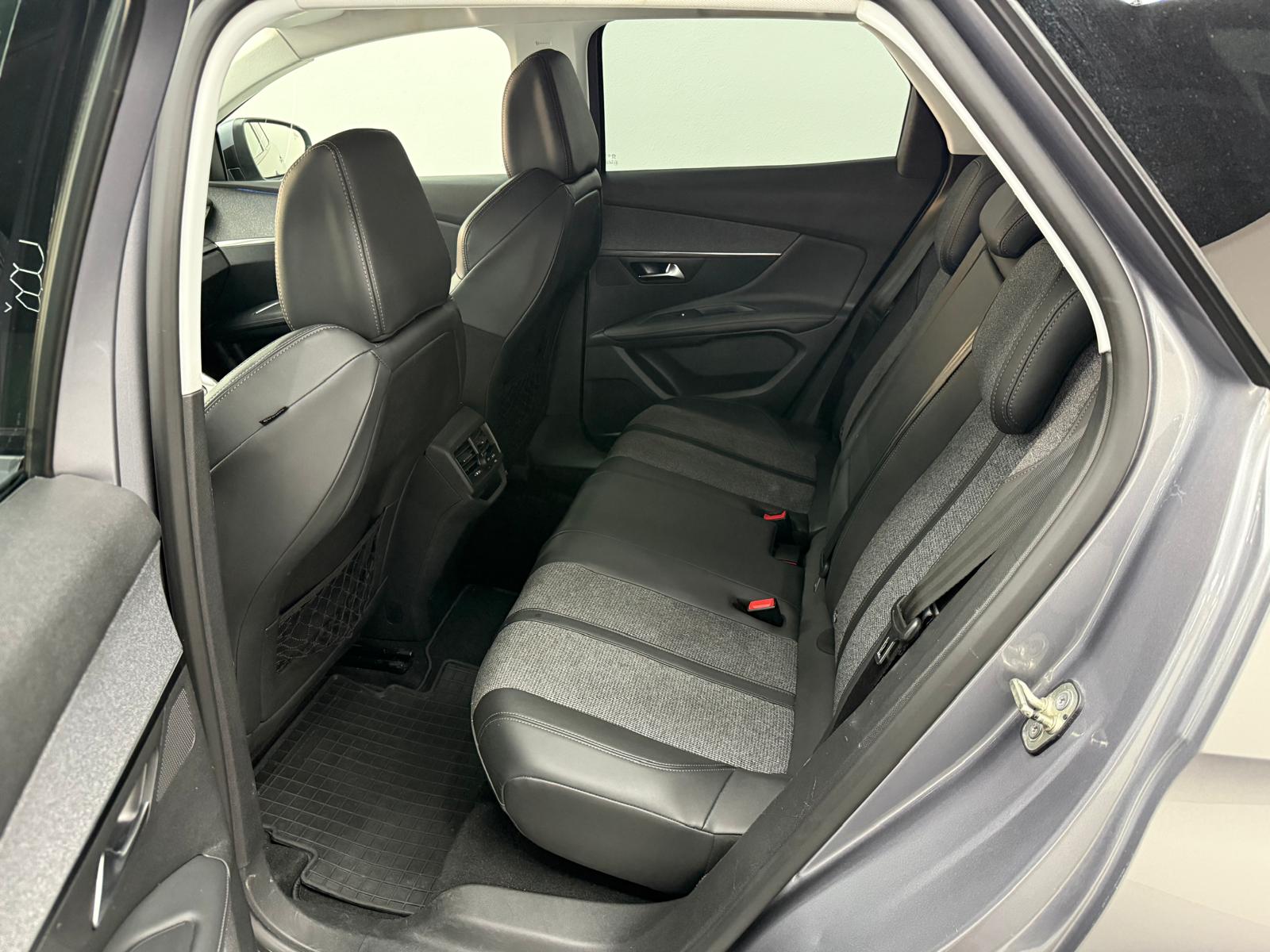 PEUGEOT 3008 1.2 PureTech Allure EAT-image-8