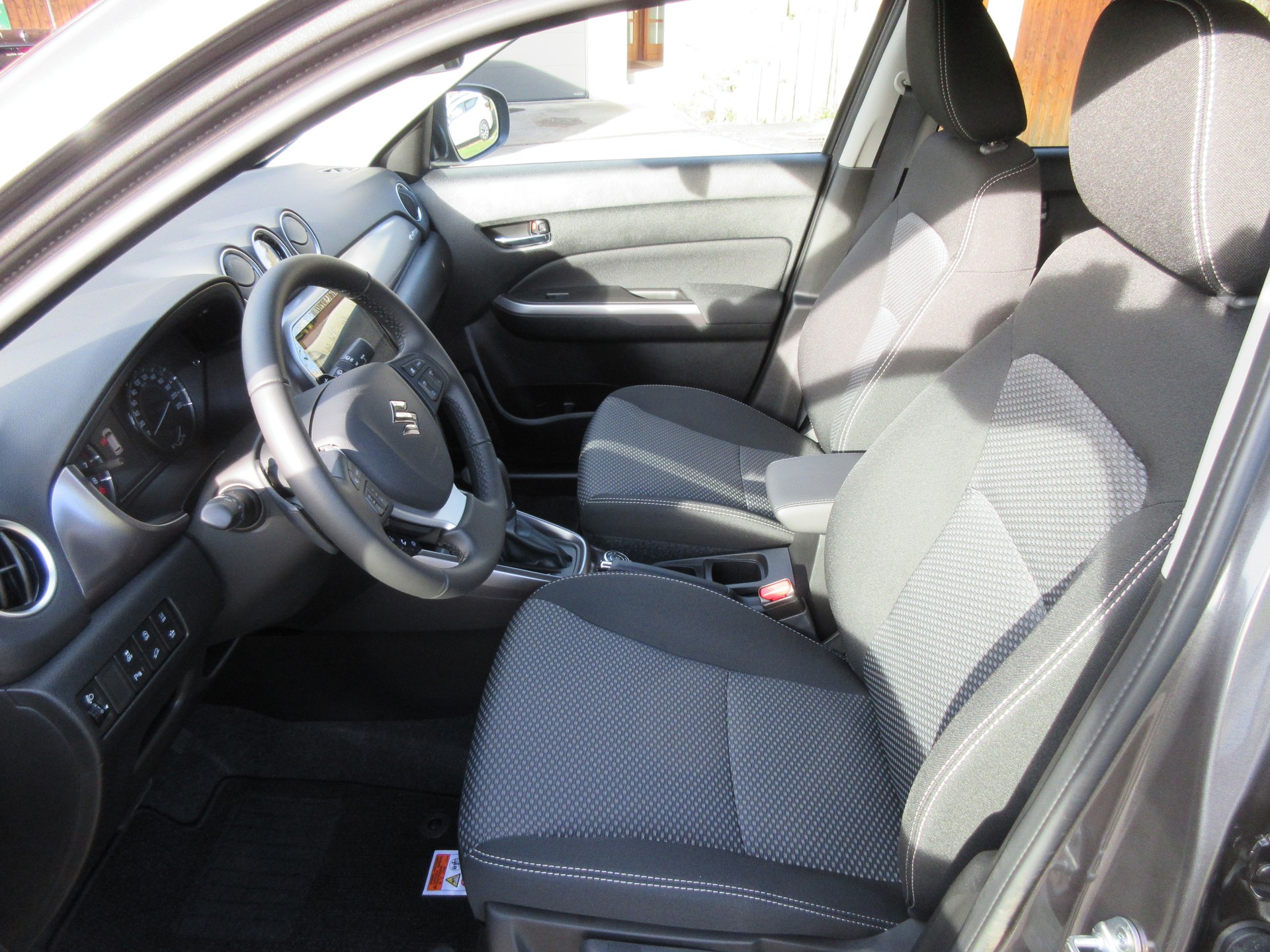 SUZUKI Vitara 1.4 Boosterjet Compact + 4x4 Hybrid Automatic-image-8