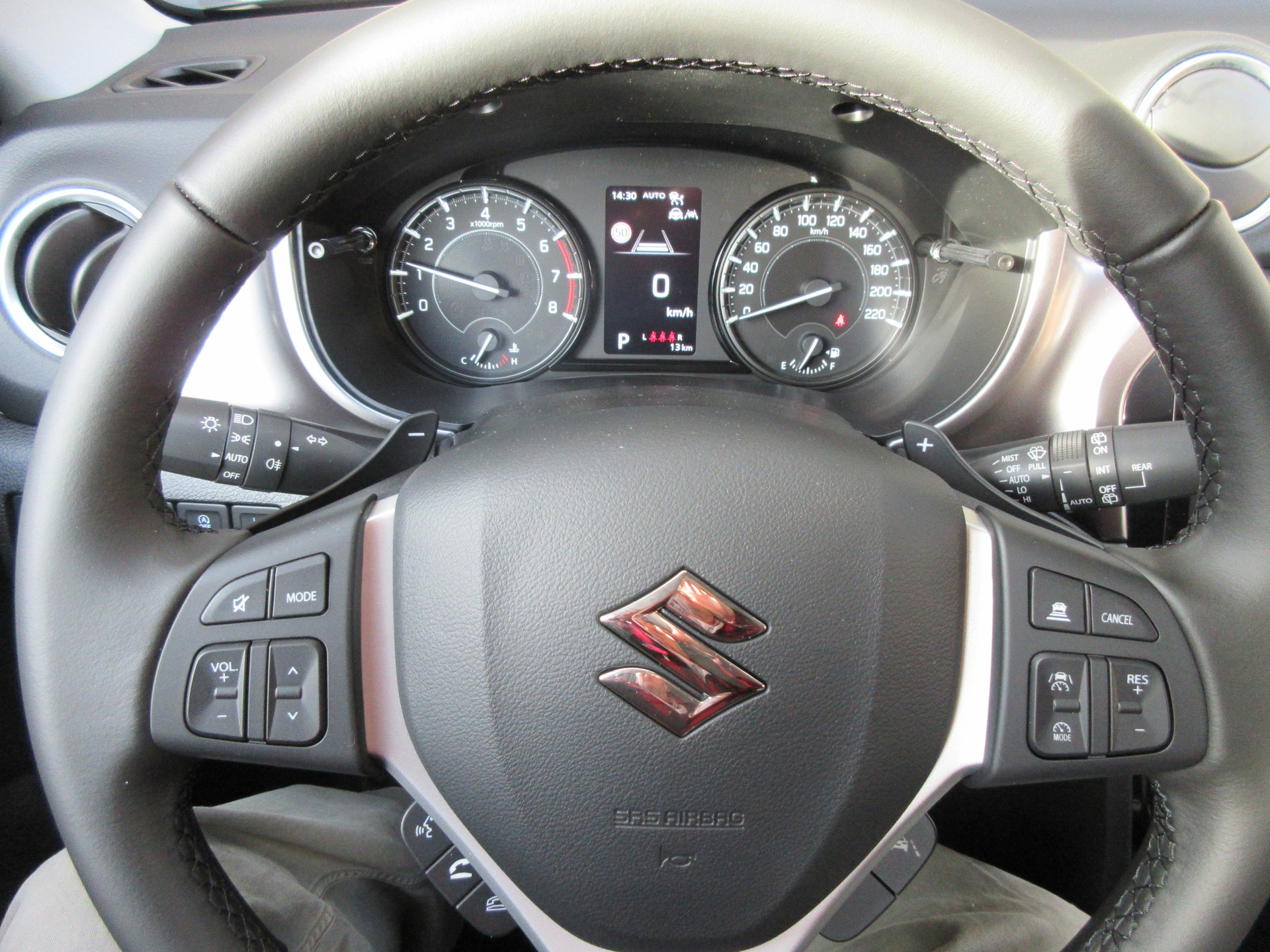 SUZUKI Vitara 1.4 Boosterjet Compact + 4x4 Hybrid Automatic-image-9