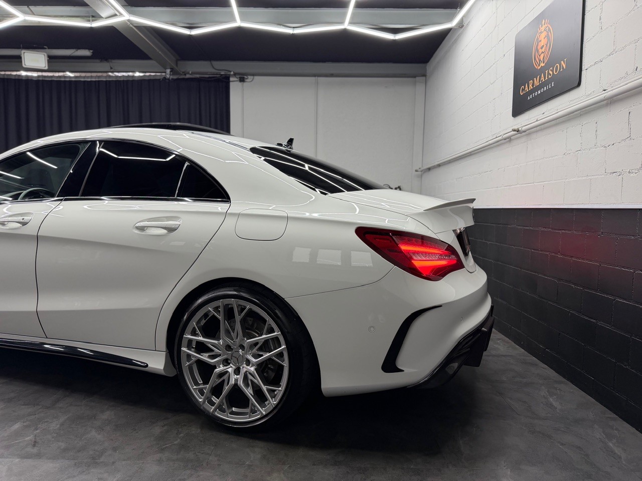 MERCEDES-BENZ CLA 45 AMG 4Matic | Glasschiebedach | Ambiente | Rückfahrkamera | CH-Auto mit Gratis Service-image-3