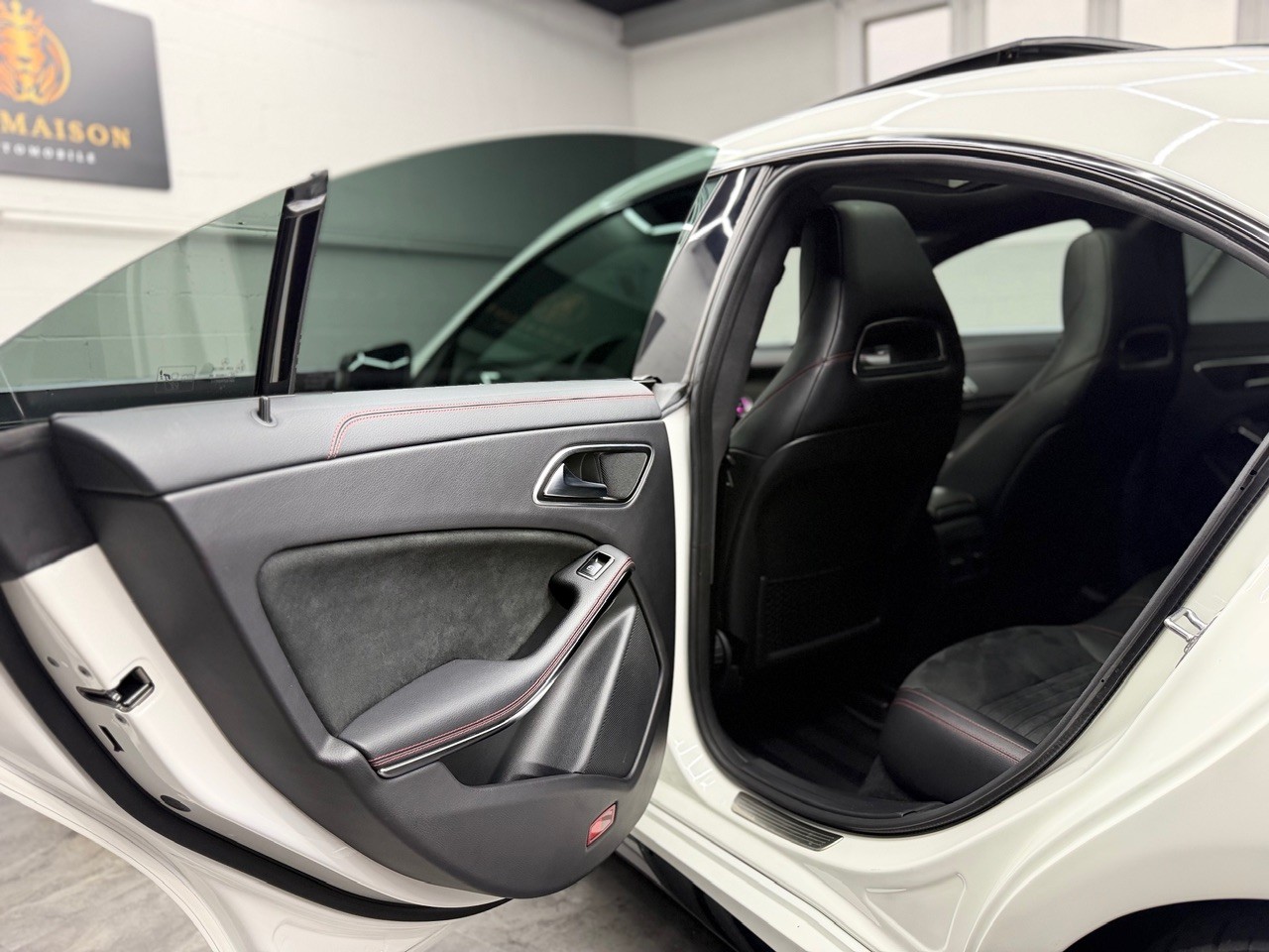 MERCEDES-BENZ CLA 45 AMG 4Matic | Glasschiebedach | Ambiente | Rückfahrkamera | CH-Auto mit Gratis Service-image-15