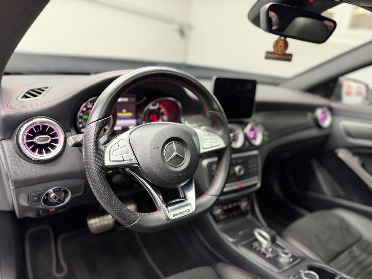 MERCEDES-BENZ CLA 45 AMG 4Matic | Glasschiebedach | Ambiente | Rückfahrkamera | CH-Auto mit Gratis Service-image-14