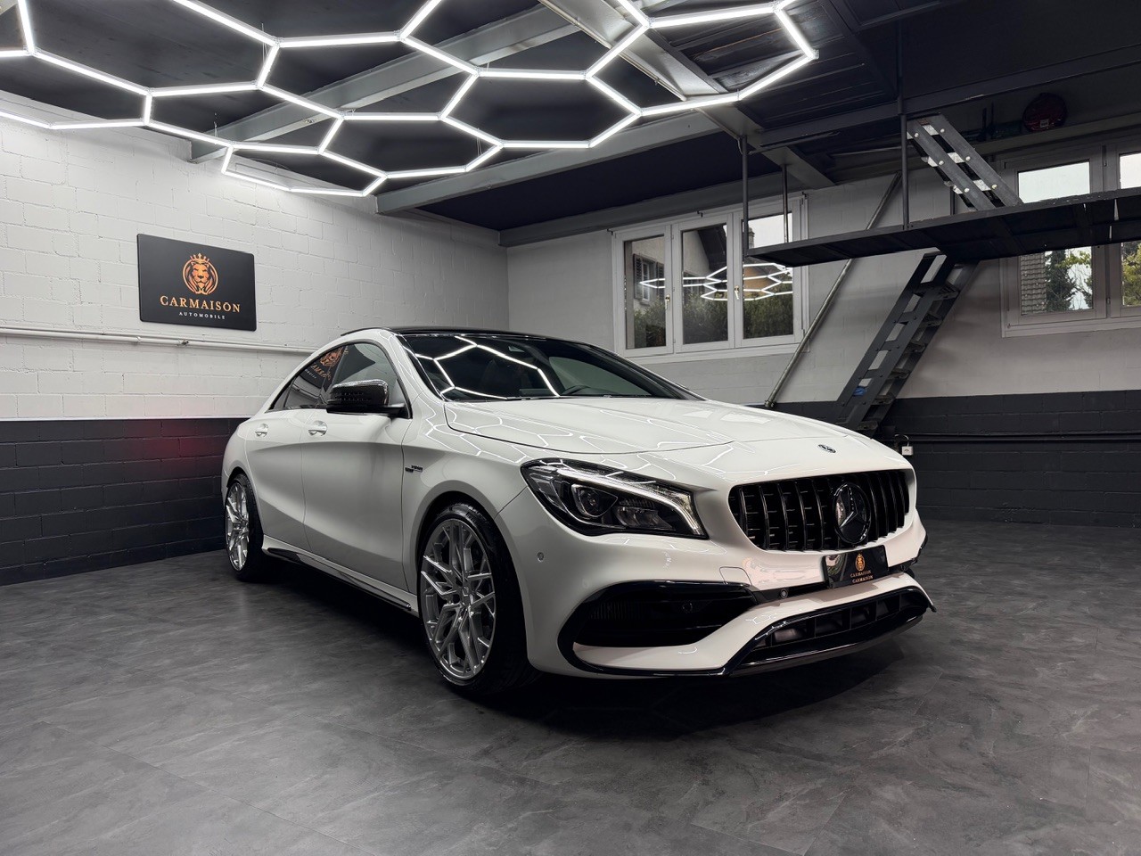 MERCEDES-BENZ CLA 45 AMG 4Matic | Glasschiebedach | Ambiente | Rückfahrkamera | CH-Auto mit Gratis Service-image-0